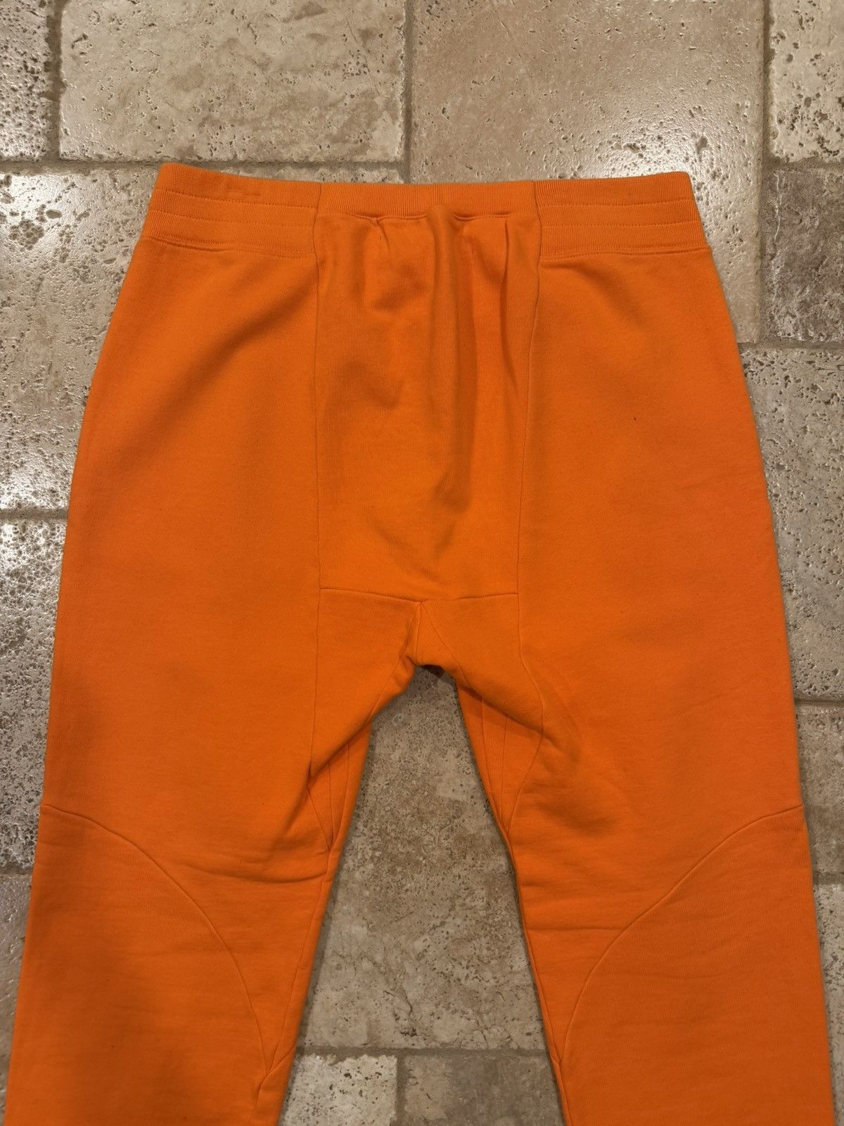 Off-White × Vlone Vlone x Off-White 2016 Orange Logo Sweatpants Size US 38 / EU 54 - 12 Thumbnail