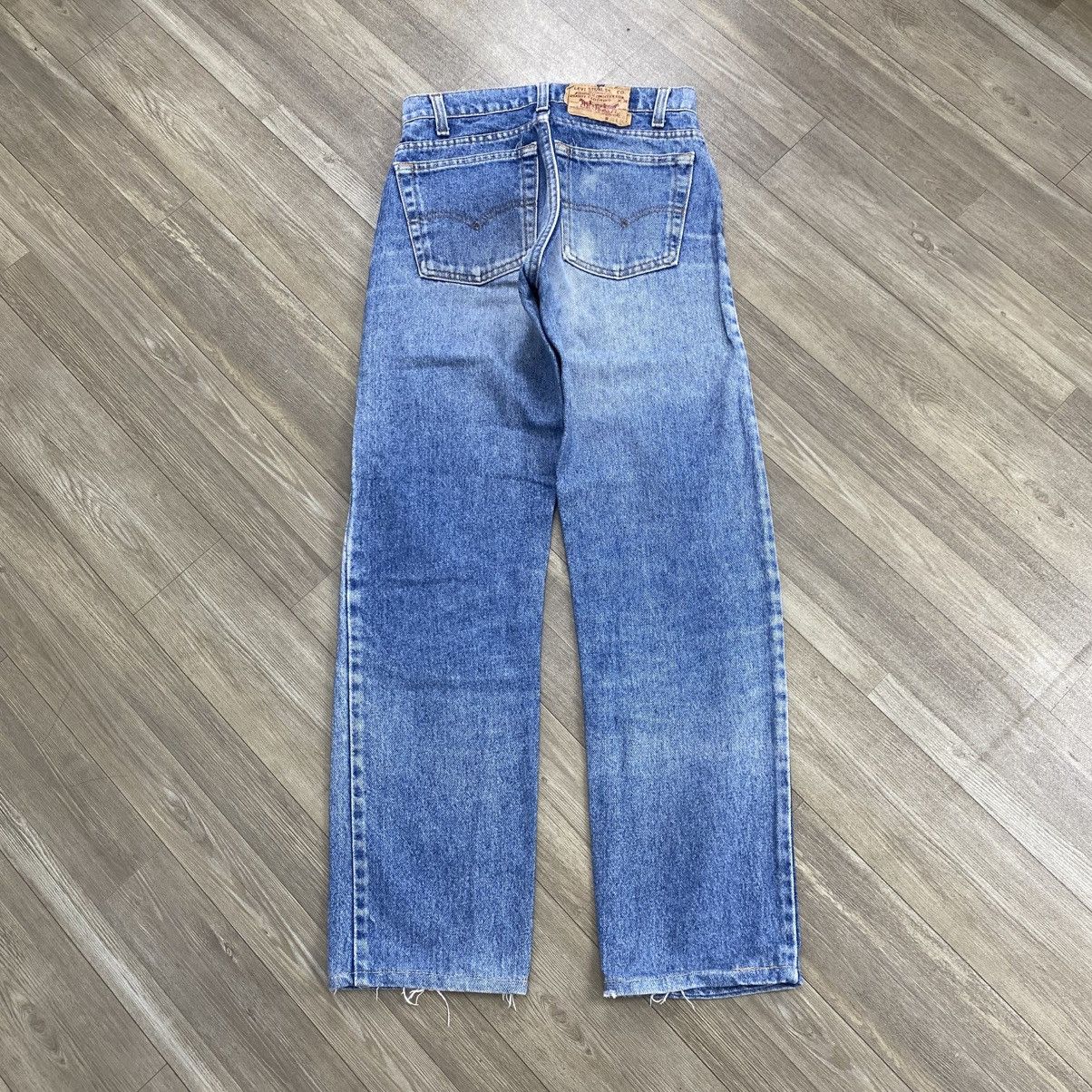 Levi's Vintage Clothing 1990s Vintage Levis 505 USA 28x34 Faded Blue Jeans Size US 28 / EU 44 - 18 Thumbnail