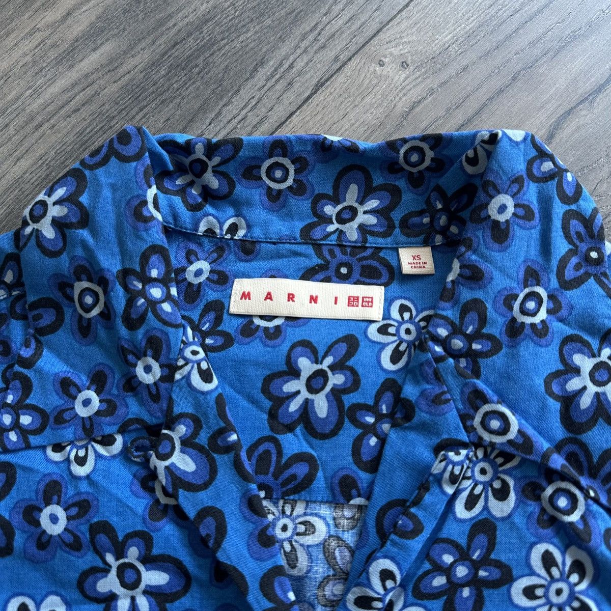Marni × Uniqlo MARNI x Uniqlo Short Sleeve Floral Top V-Neck Blue Dress Size XS / US 0-2 / IT 36-38 - 3 Thumbnail