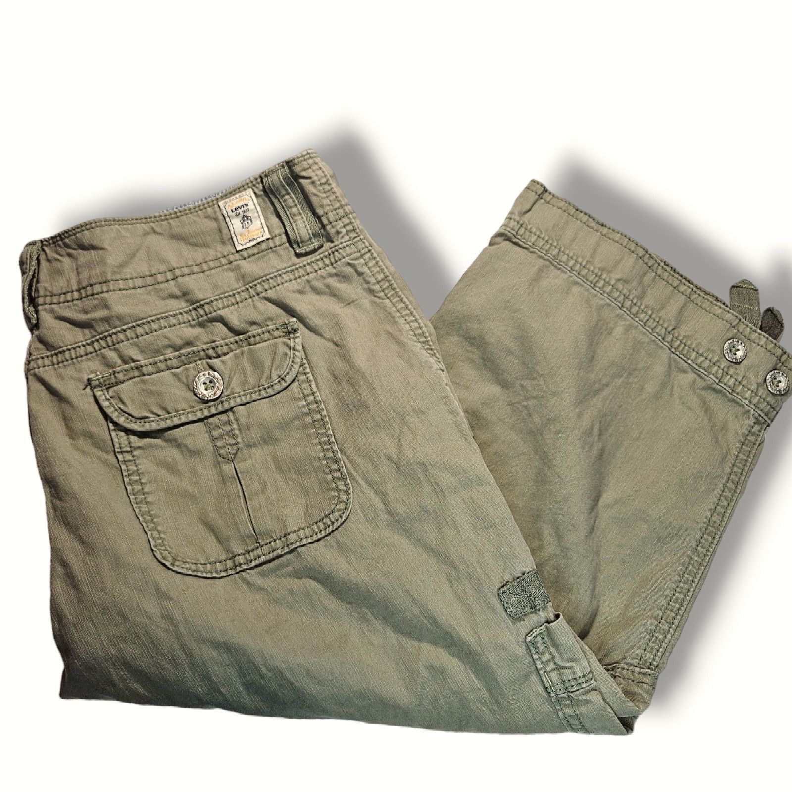Levi's EUC VTG Levi's Crafted Pride Cargo Shorts Sz. 8 Khaki Green Size 30" / US 8 / IT 44 - 1 Thumbnail