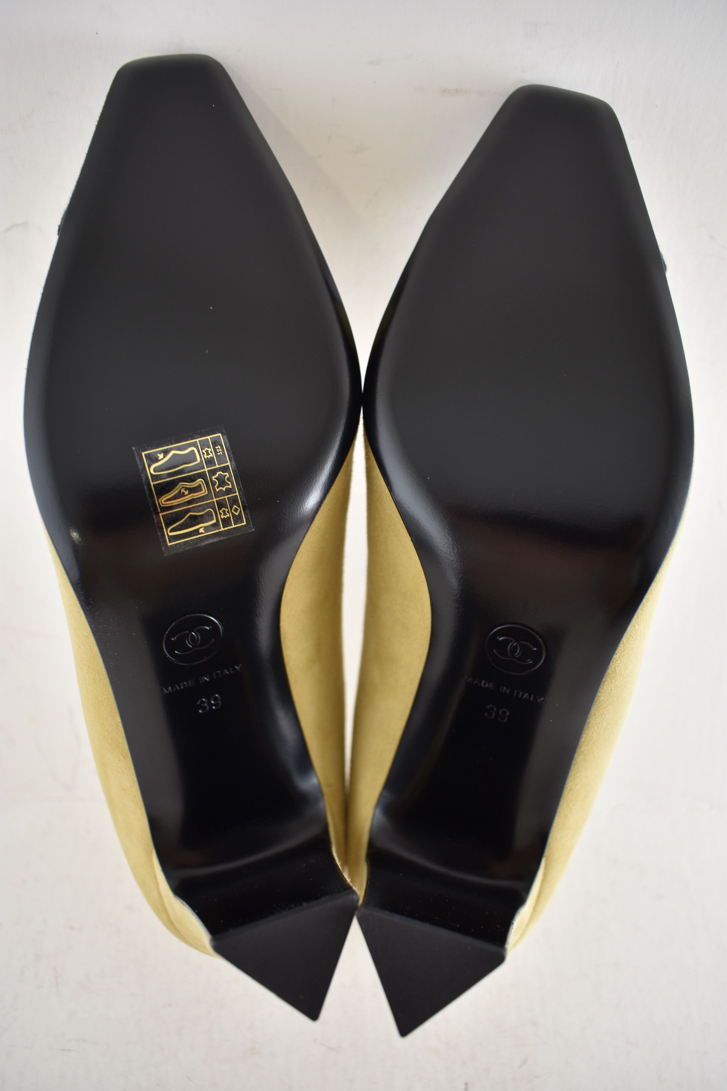 Chanel 25A Suede Black Square CC Crystal Logo Heel Of Fame Pump 39 Size US 9 / IT 39 - 18 Thumbnail