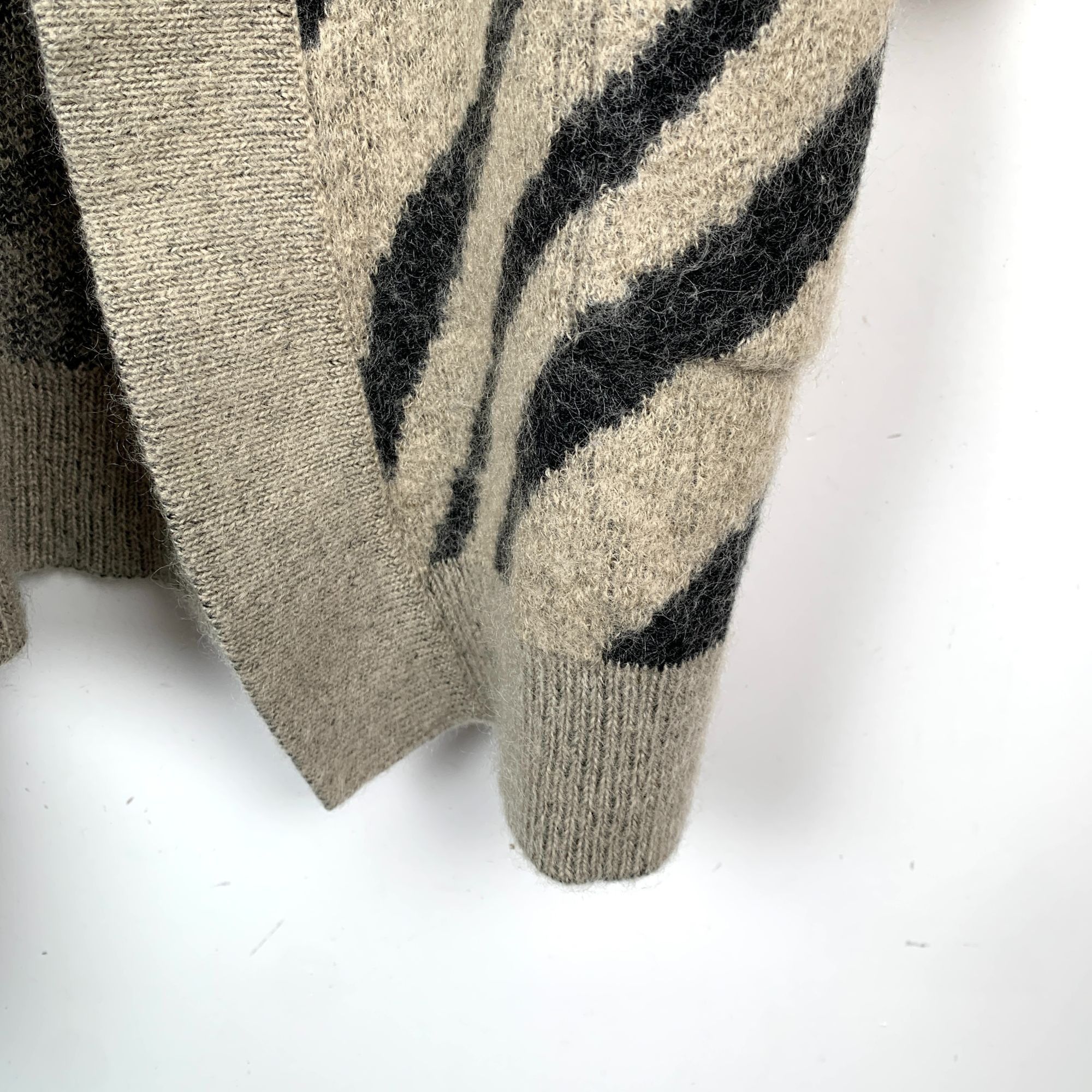 Max Mara Maxmara Colorblock Zebra Pattern Mohair Knit Cardigan (Size Size XS / US 0-2 / IT 36-38 - 4 Thumbnail