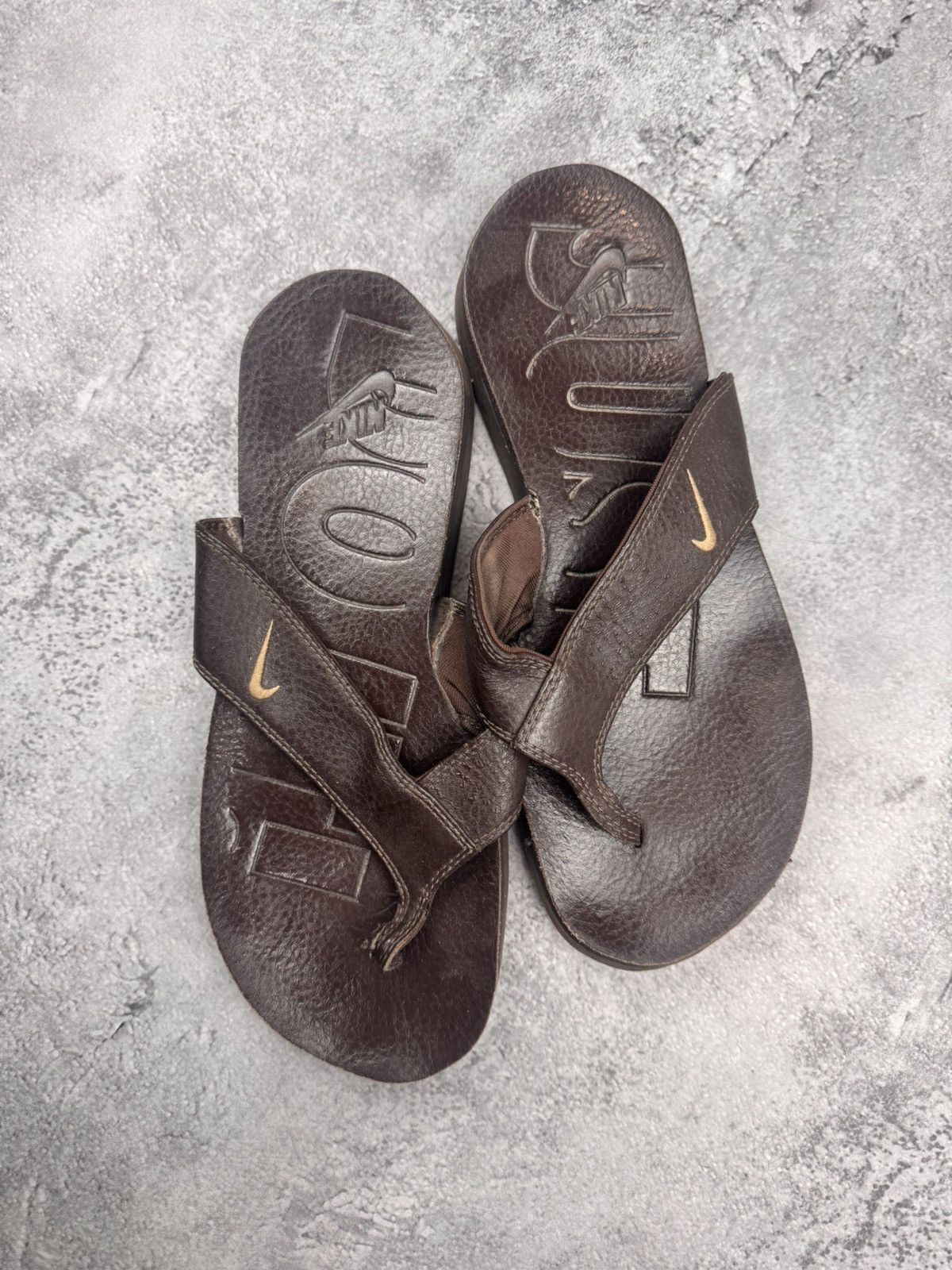 Nike Nike Men’s Leather Flip Flops Brown Size 46 Size US 12 / EU 45 - 3 Thumbnail