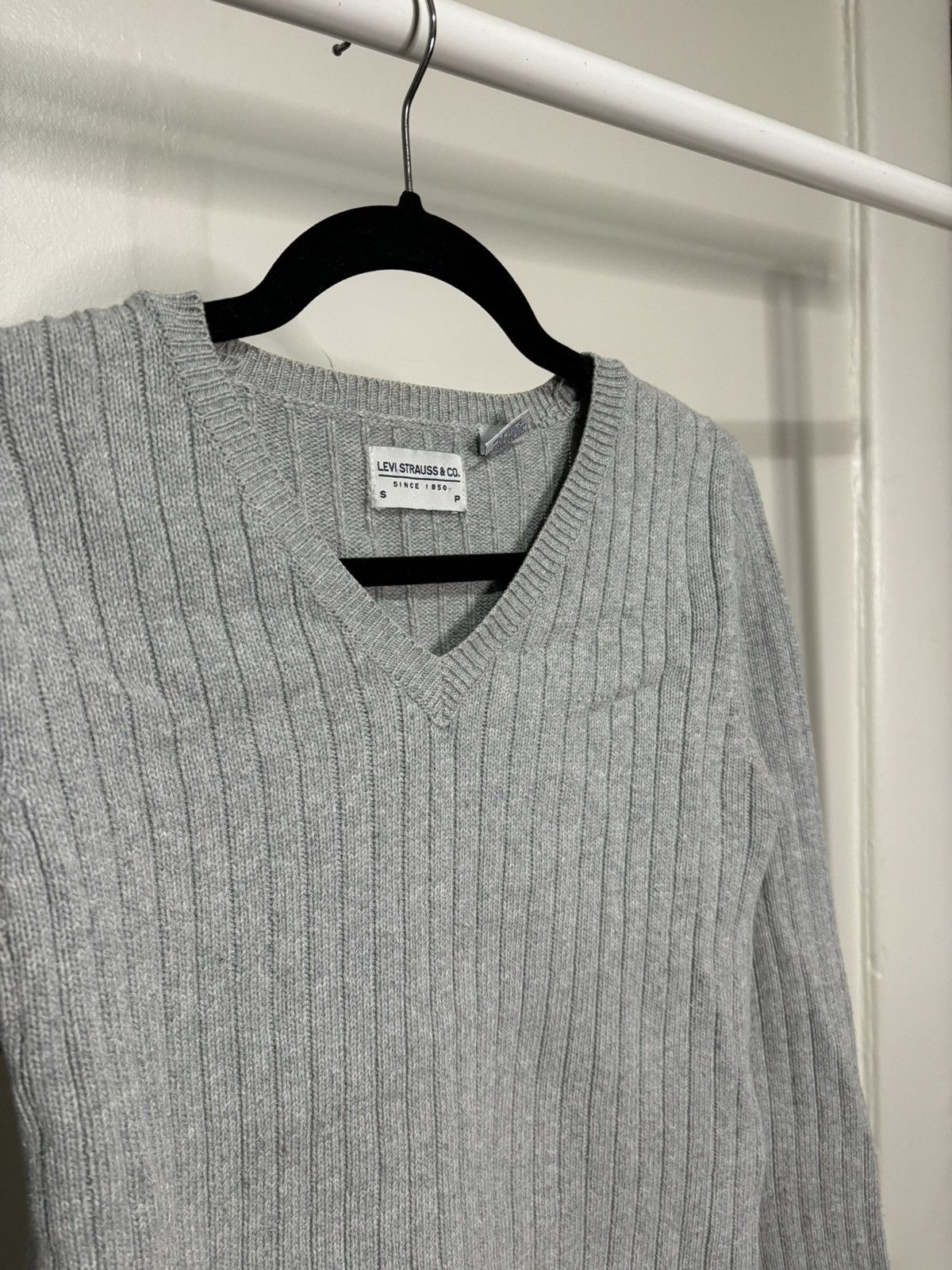 Levi's × Vintage Vintage Y2K Levi's Grey Ribbed Sweater Size S / US 4 / IT 40 - 2 Thumbnail