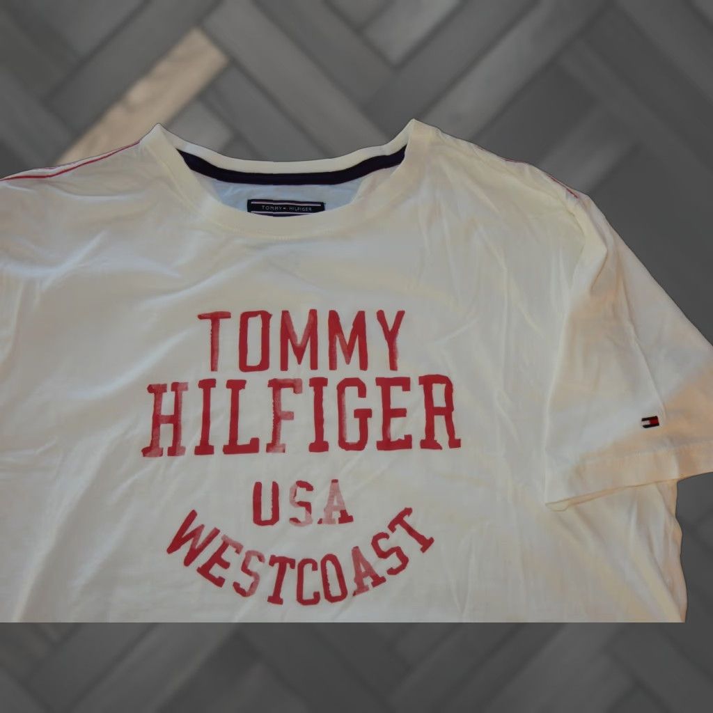 Tommy Hilfiger Tommy Hilfiger Men's T-Shirt Size XXL Short Sleeve White Graphic Print 90s Size US XXL / EU 58 / 5 - 1 Thumbnail