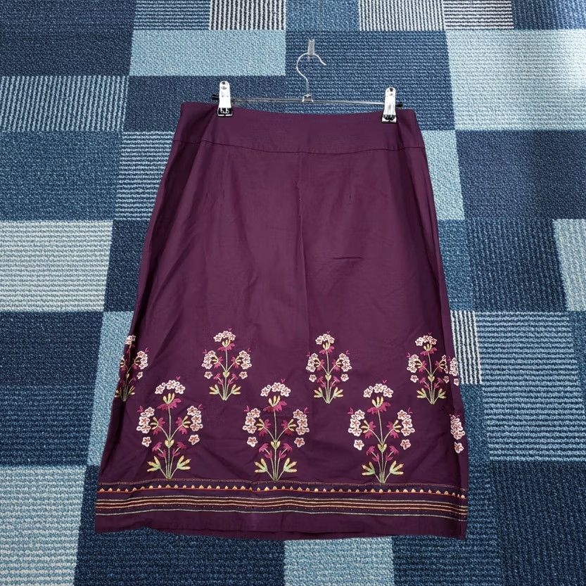 Talbots Talbots Skirt Purple Floral Embroidered Straight Pencil Beaded Boho Mini Women 8 Size 30" / US 8 / IT 44 - 1 Thumbnail