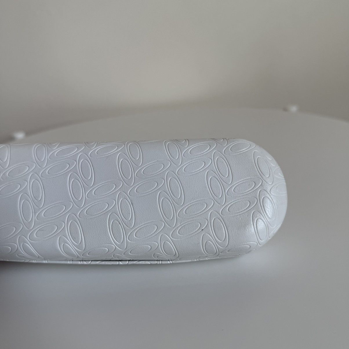 Oakley Oakley White Embossed Hard Case for Sunglasses or Glasses Size ONE SIZE - 8 Thumbnail