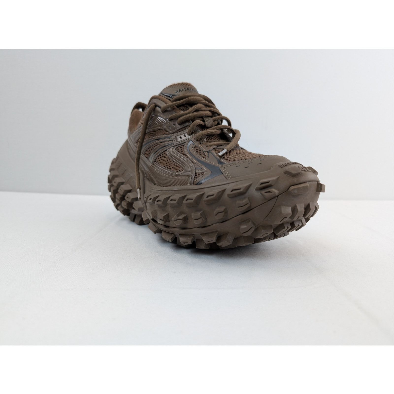 Balenciaga o1rshd1 Monocolor Bouncer Light Worn Out Sneakers in Brown Size US 9 / EU 42 - 2 Thumbnail