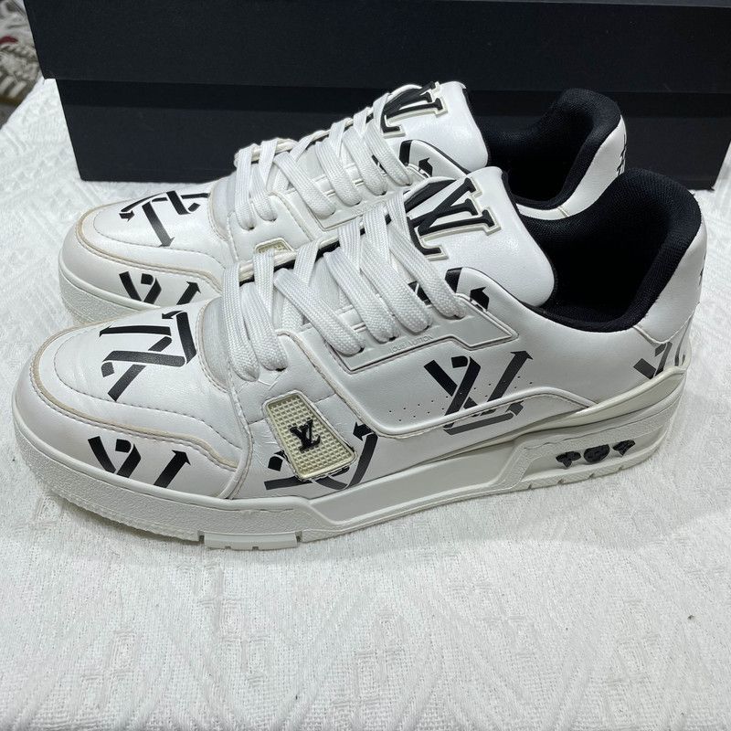 Louis Vuitton Louis Vuitton Low-Top Fashion Sneakers for Men 0089 Size US 8.5 / EU 41-42 - 1 Thumbnail