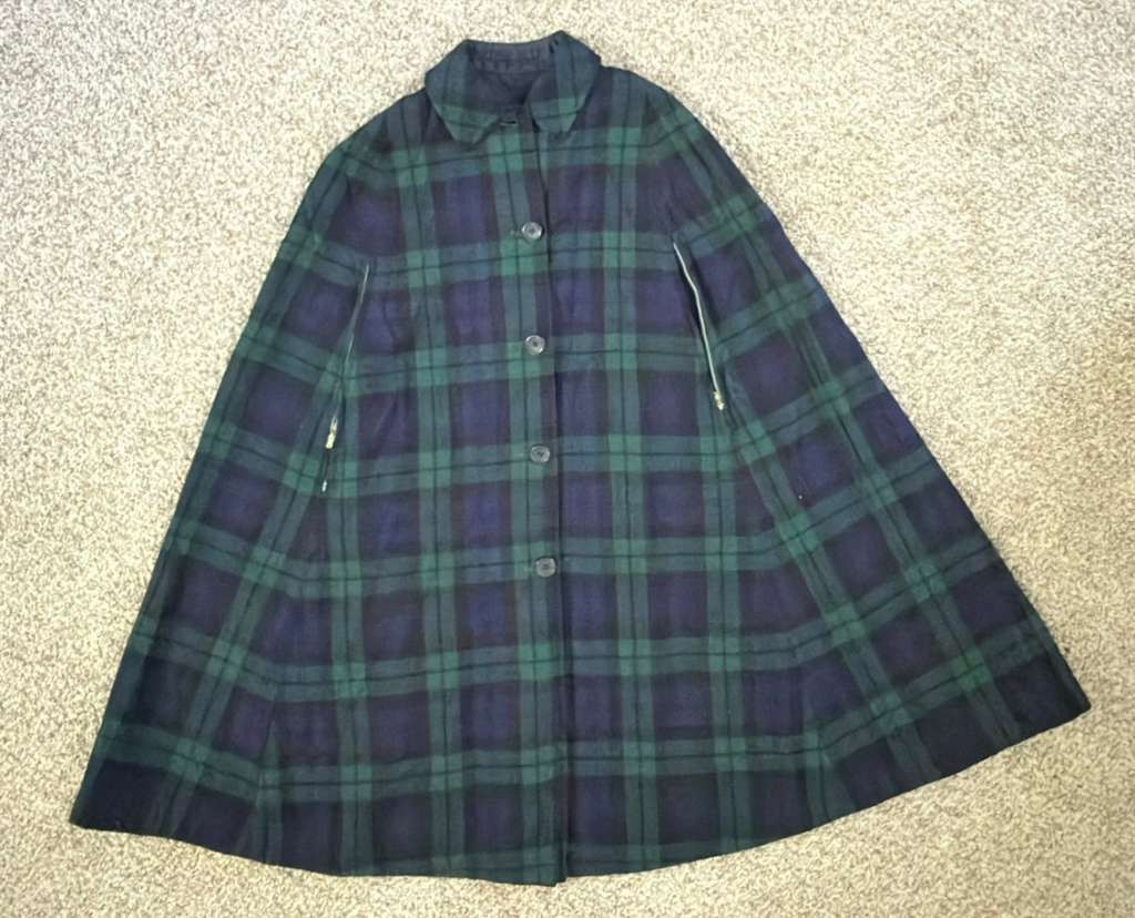Burberry 1960s BURBERRY CHECKED WOOL PLAID REVERSIBLE CAPE COAT Size ONE SIZE - 1 Thumbnail