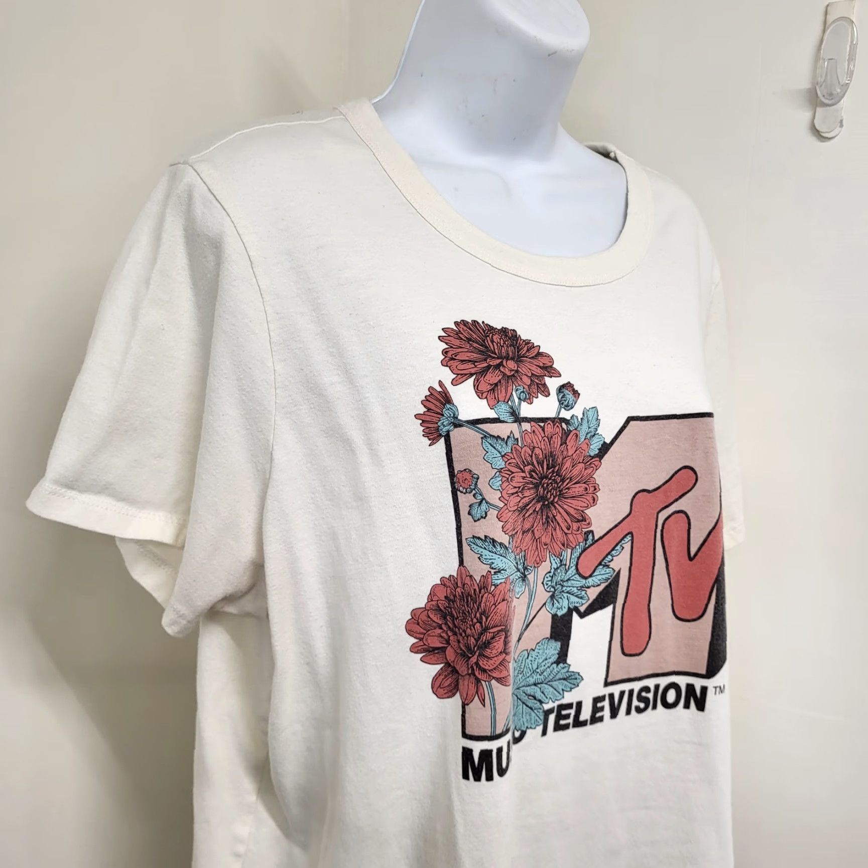 Etro MTV Graphic T-Shirt Womens XXL Ivory White Floral Short Sleeve Crew Neck Retro Shirt Women’s Casual All Seasons Cotton Blend Size XXL / US 16-18 / IT 52-54 - 4 Thumbnail