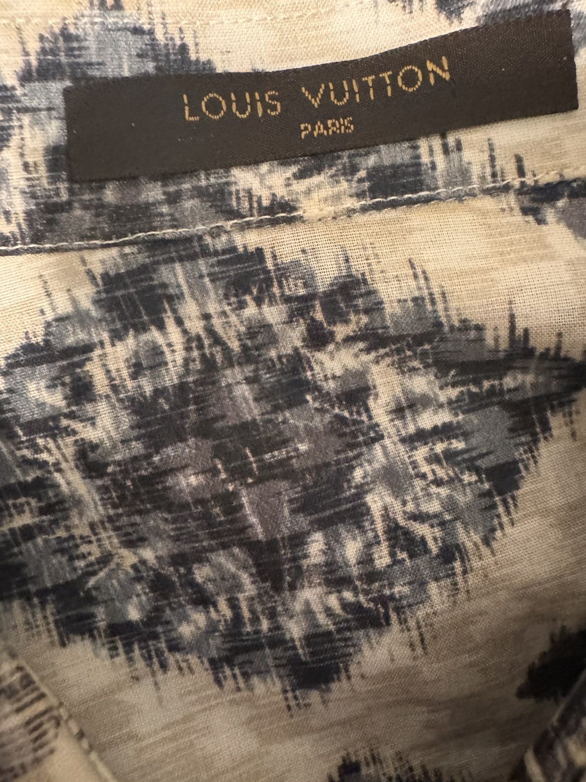 Louis Vuitton Louis Vuitton Graphic Shirt Size Medium Size US M / EU 48-50 / 2 - 2 Thumbnail
