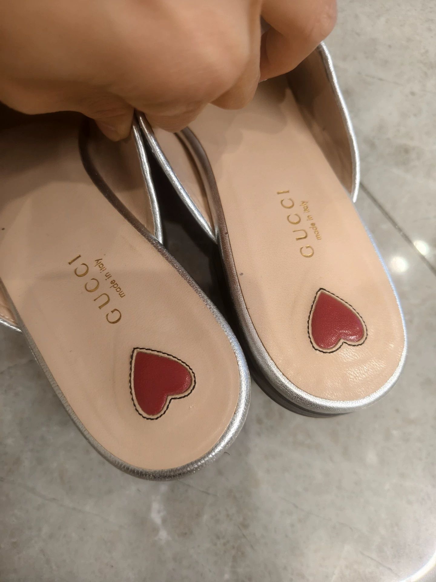 Gucci Gucci Authentic Silver Sequin Slippers 39 (Fits 38) Like new Size US 8.5 / IT 38.5 - 6 Thumbnail