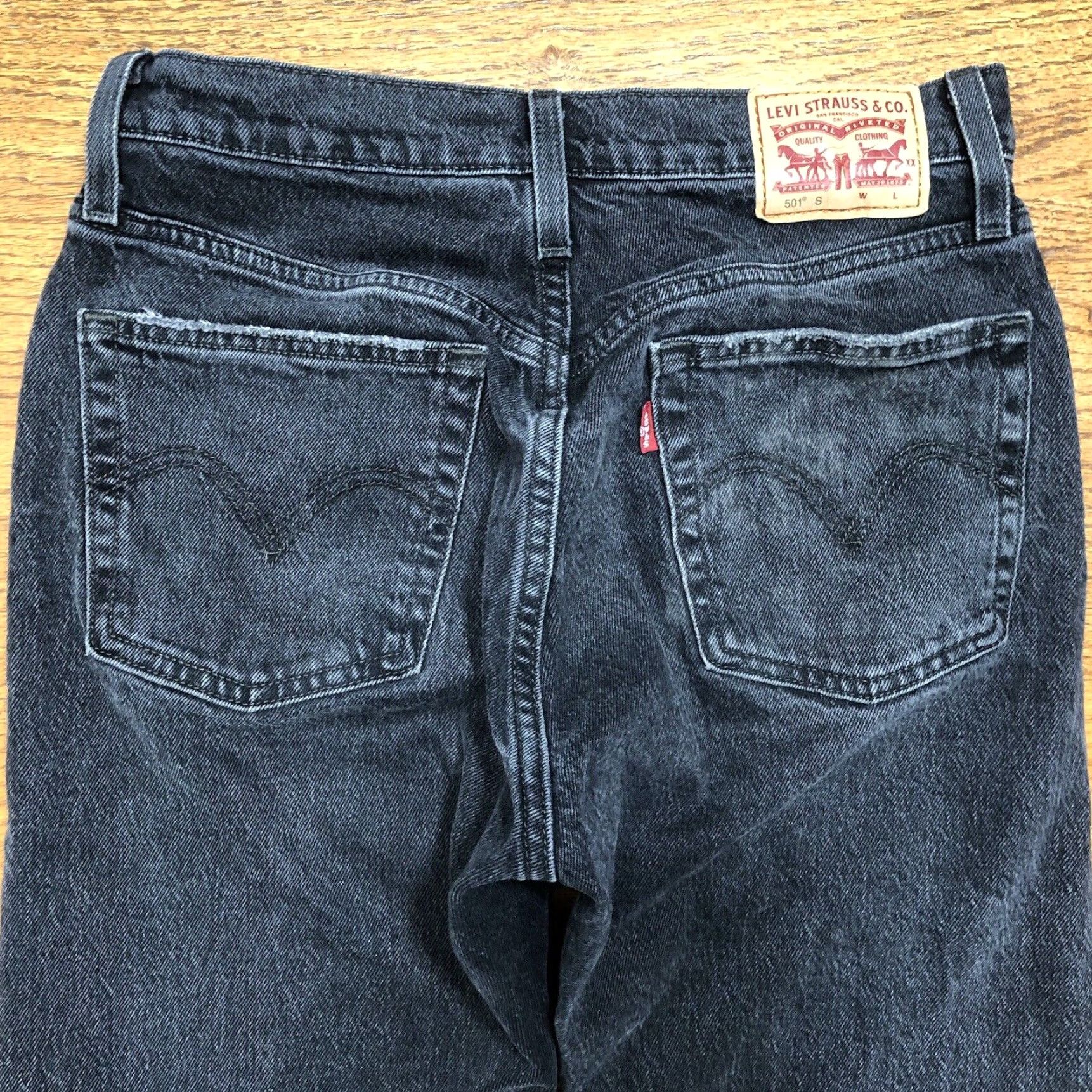 Levi's VINTAGE Levi's 501 Jeans Women Slim Black 26x27 Cotton Denim Medium Button Fly 5-Pocket USA 90s Mens Women Girls? Size 27" / US 4 / IT 40 - 3 Thumbnail