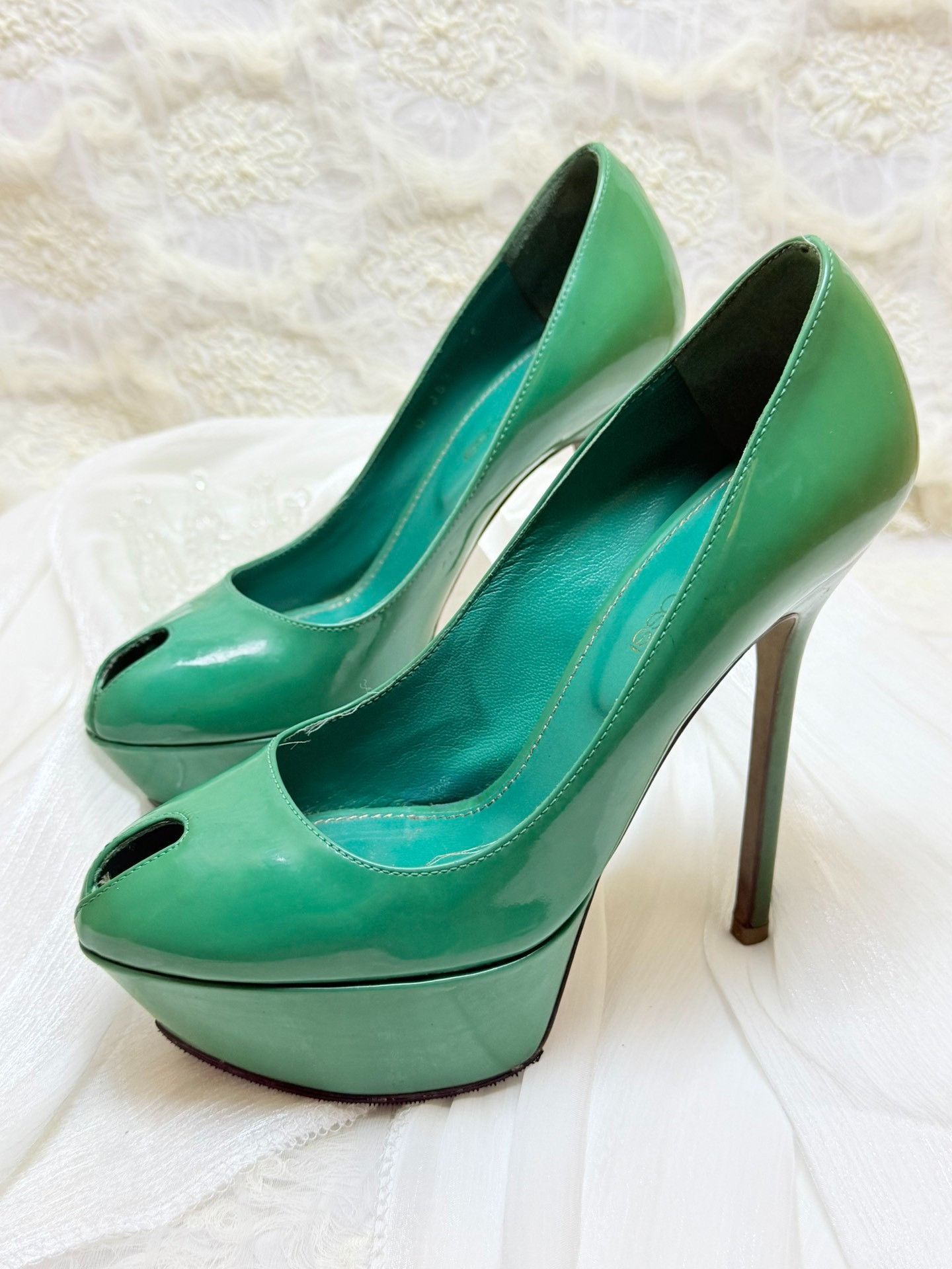 Sergio Rossi Sergio Rossi Patent Green Lowtop Sneakers us_5 Women Size US 5 / IT 35 - 1 Thumbnail