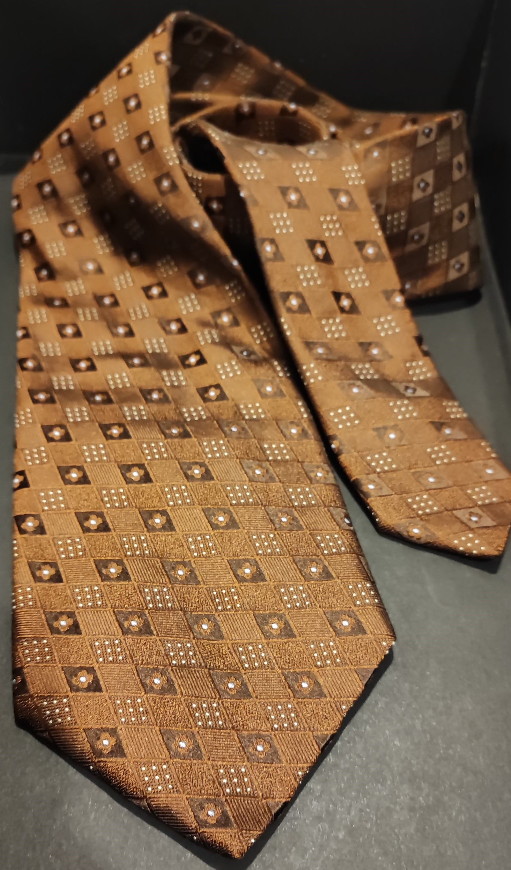 Luigi Borrelli Wide textured brown tie, perfect condition Size ONE SIZE - 2 Thumbnail