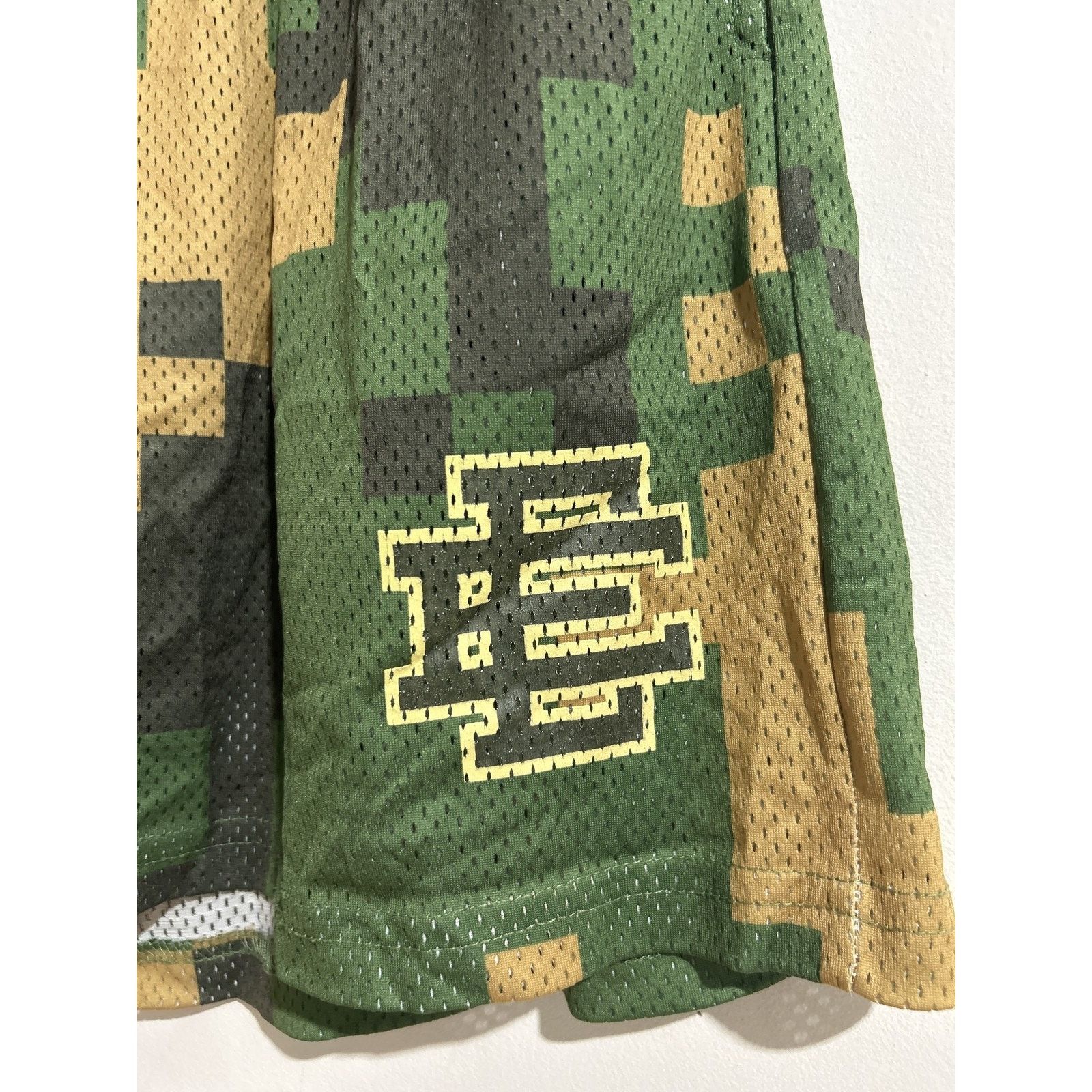 Eric Emanuel ERIC EMANUEL EE BASIC DIGI CAMO GREEN SHORTS SIZE XXL Size US 33 - 2 Thumbnail