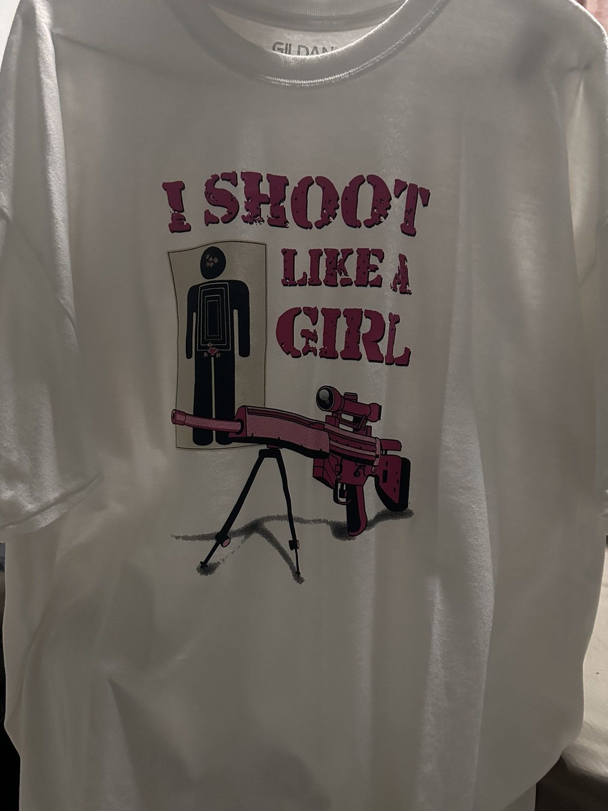 Gildan I shoot like a girl Size US XL / EU 56 / 4 - 1 Thumbnail