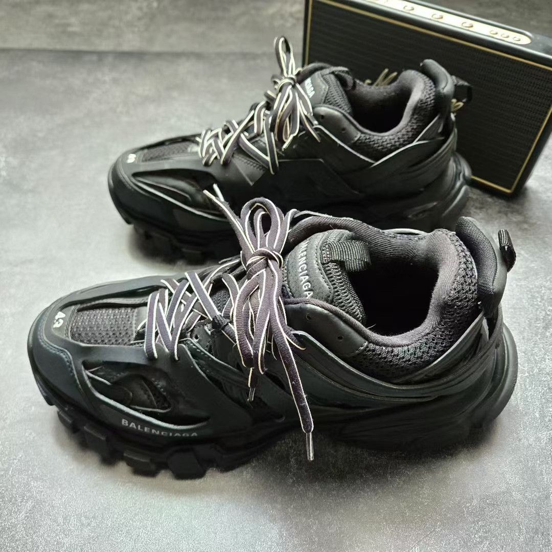 Balenciaga Balenciaga Gold Lowtop Sneakers 43 Men Size US 10 / EU 43 - 1 Thumbnail