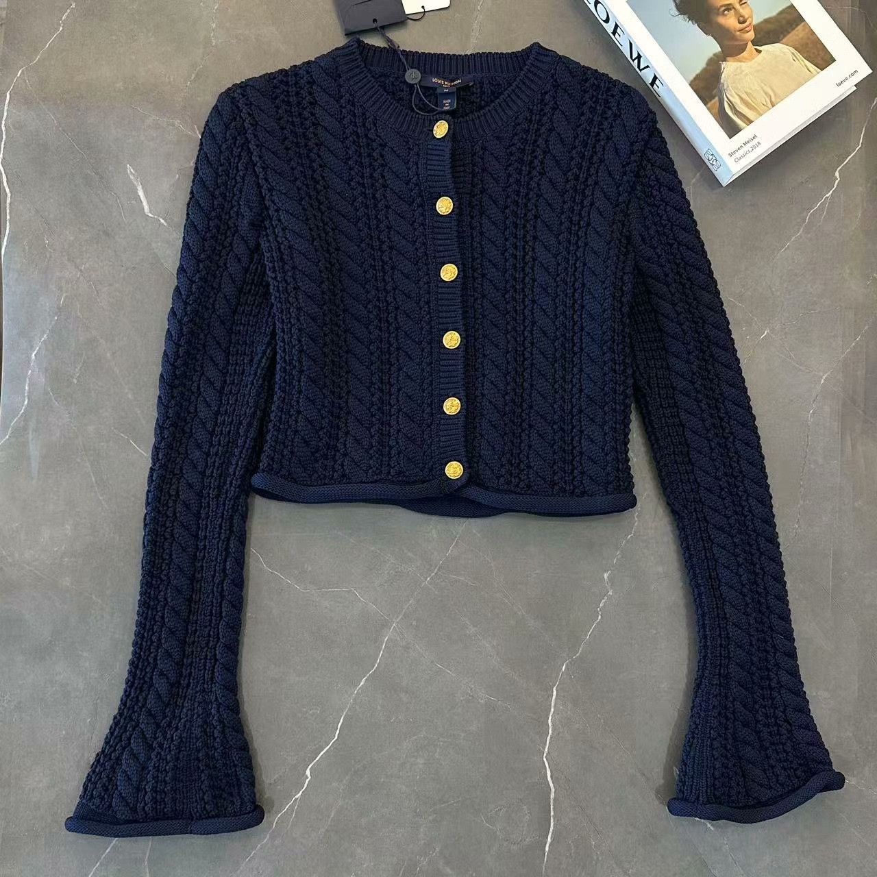 Louis Vuitton Louis Vuitton Knit Black Sweater M Women Size M / US 6-8 / IT 42-44 - 1 Thumbnail