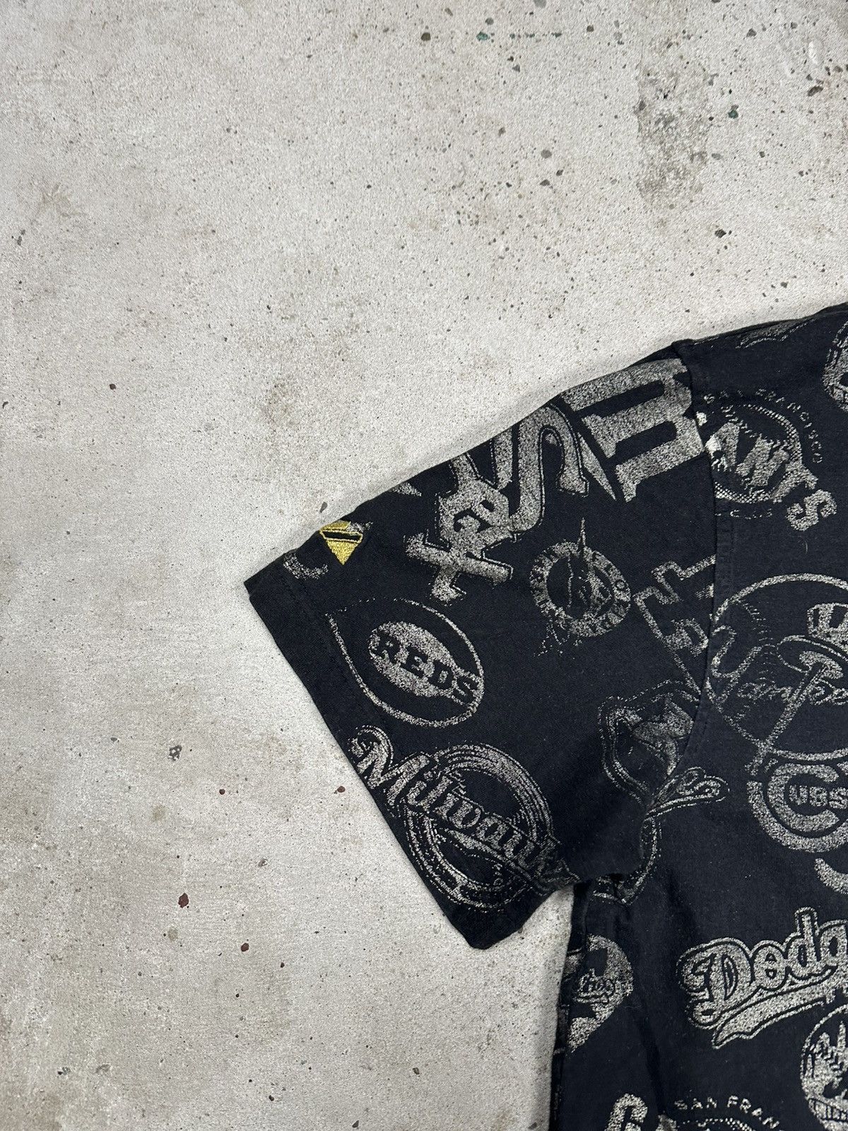 Majestic Vintage Y2K Majestic All Over Prints MLB Teams T Shirt Size US L / EU 52-54 / 3 - 13 Thumbnail