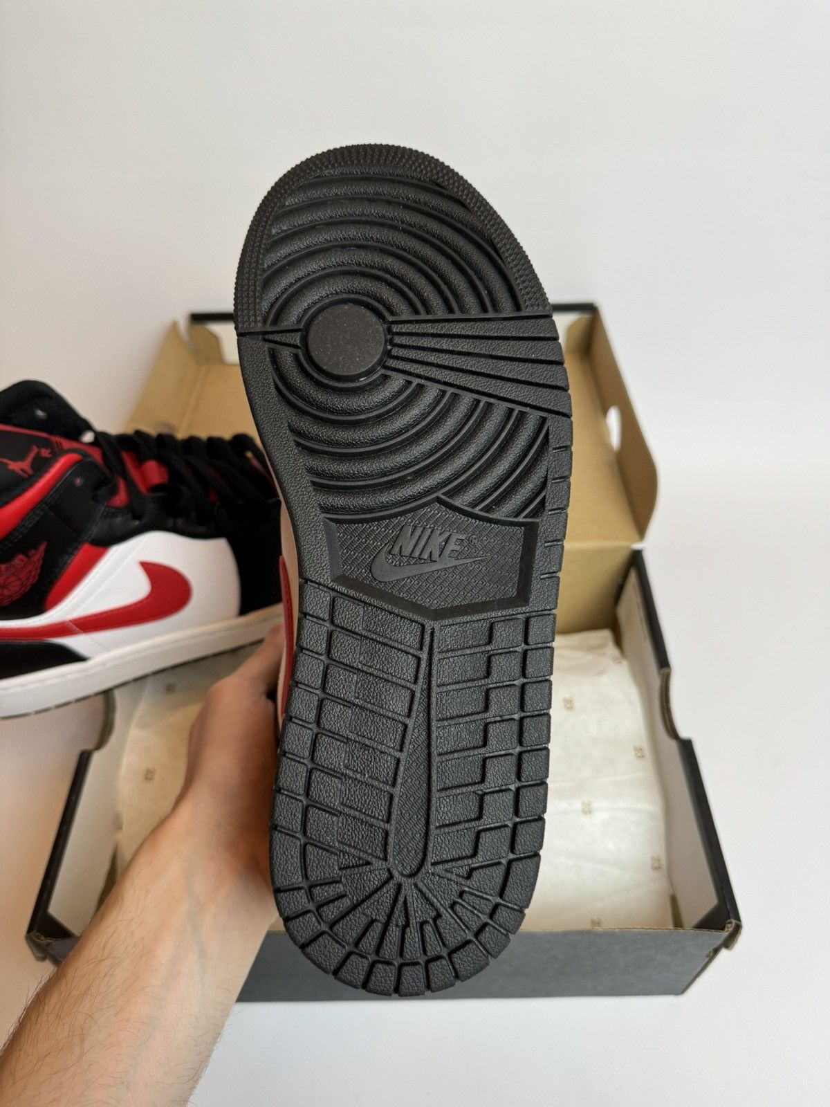 Jordan Brand × Nike New Original Nike Air Jordan 1 Mid 554724 079 Size US 9 / EU 42 - 5 Thumbnail