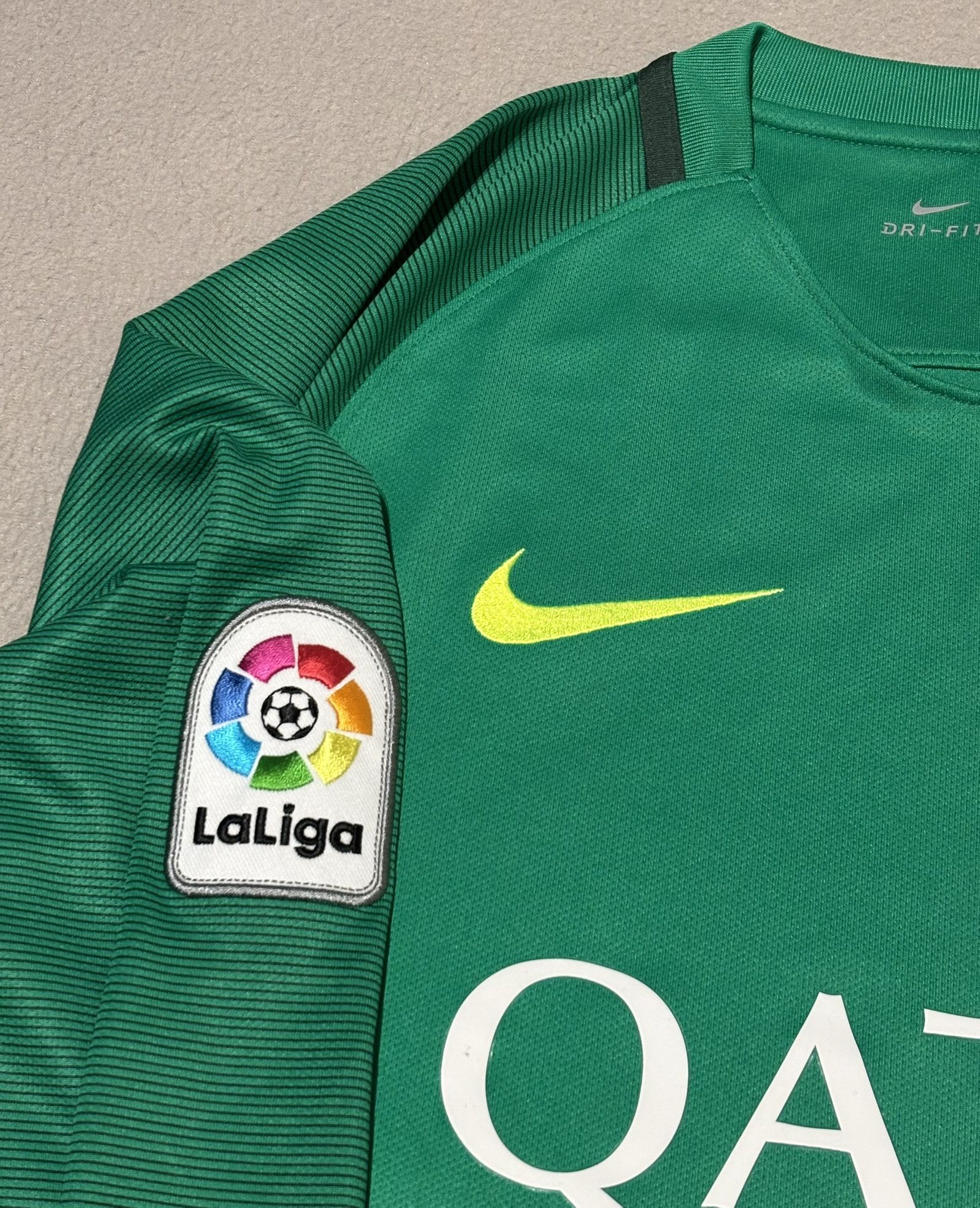 Nike FC Barcelona 2016/2017 Elias #1 Nike Goalkeeper Shirt Size S Size US S / EU 44-46 / 1 - 8 Thumbnail