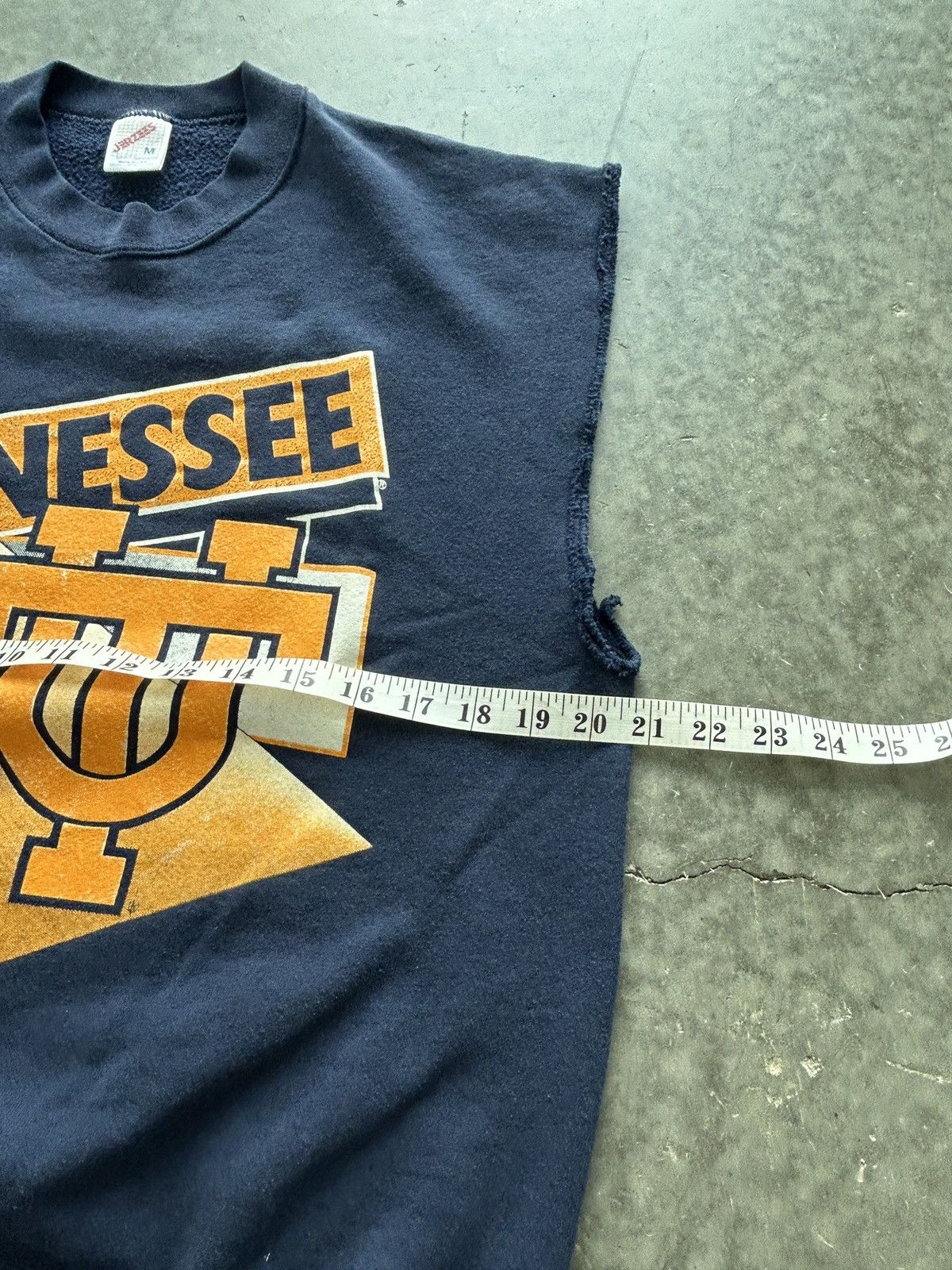 Vintage Vintage 90s University of Tennessee Sweatshirt Cut Off Size US M / EU 48-50 / 2 - 5 Thumbnail