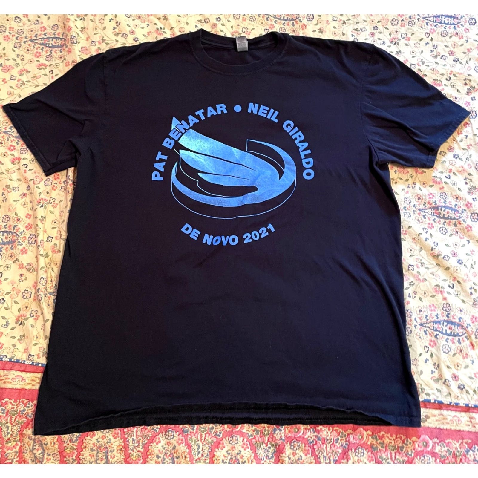 Gildan Pat Benatar Neil Giraldo Novo 2021 tour t-shirt XL black Gildan Short Sleeve Crew Neck Men Logo Hall of Fame Size US XL / EU 56 / 4 - 6 Thumbnail