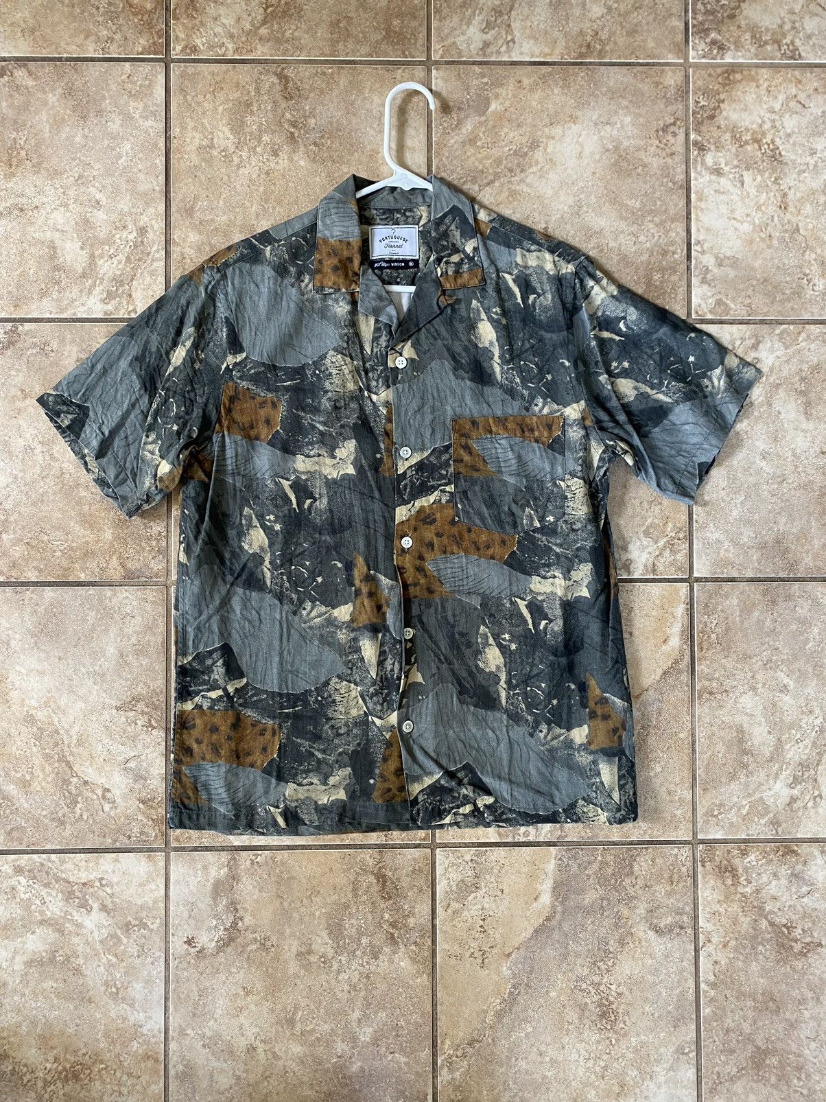 Portuguese Flannel Portuguese Flannel Abstract Pattern Camp Collar Size M Size US M / EU 48-50 / 2 - 1 Thumbnail