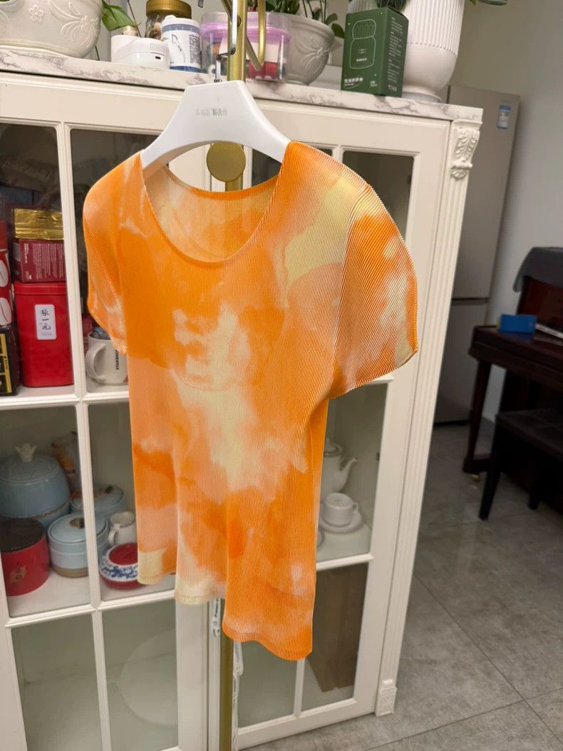 Issey Miyake Issey Miyake size:3 Orange pleated marble-patterned top Size XS / US 0-2 / IT 36-38 - 2 Thumbnail