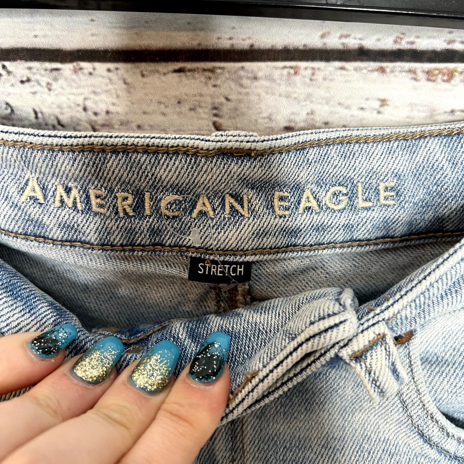 American Eagle Outfitters American Eagle AE Stretch Mom Short Distressed Light Wash 6 Size 28" / US 6 / IT 42 - 3 Thumbnail