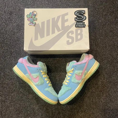 Nike SB Nike SB Dunk Low Verdy Visty Size US 11 / EU 44 - 2 Thumbnail