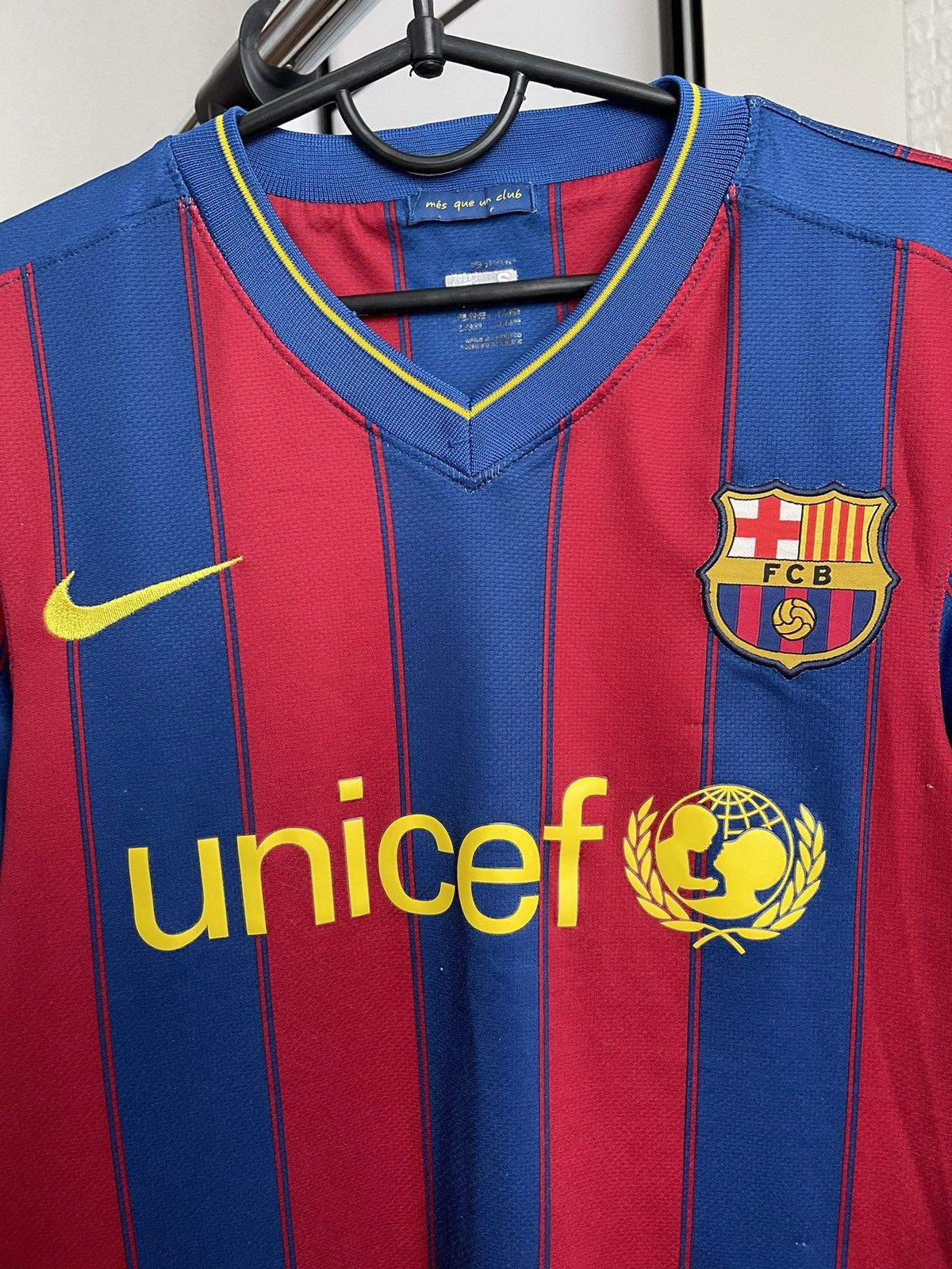 Other 2009/2010 Nike FC Barcelona Messi Vintage Soccer Jersey Tee Size US S / EU 44-46 / 1 - 8 Thumbnail