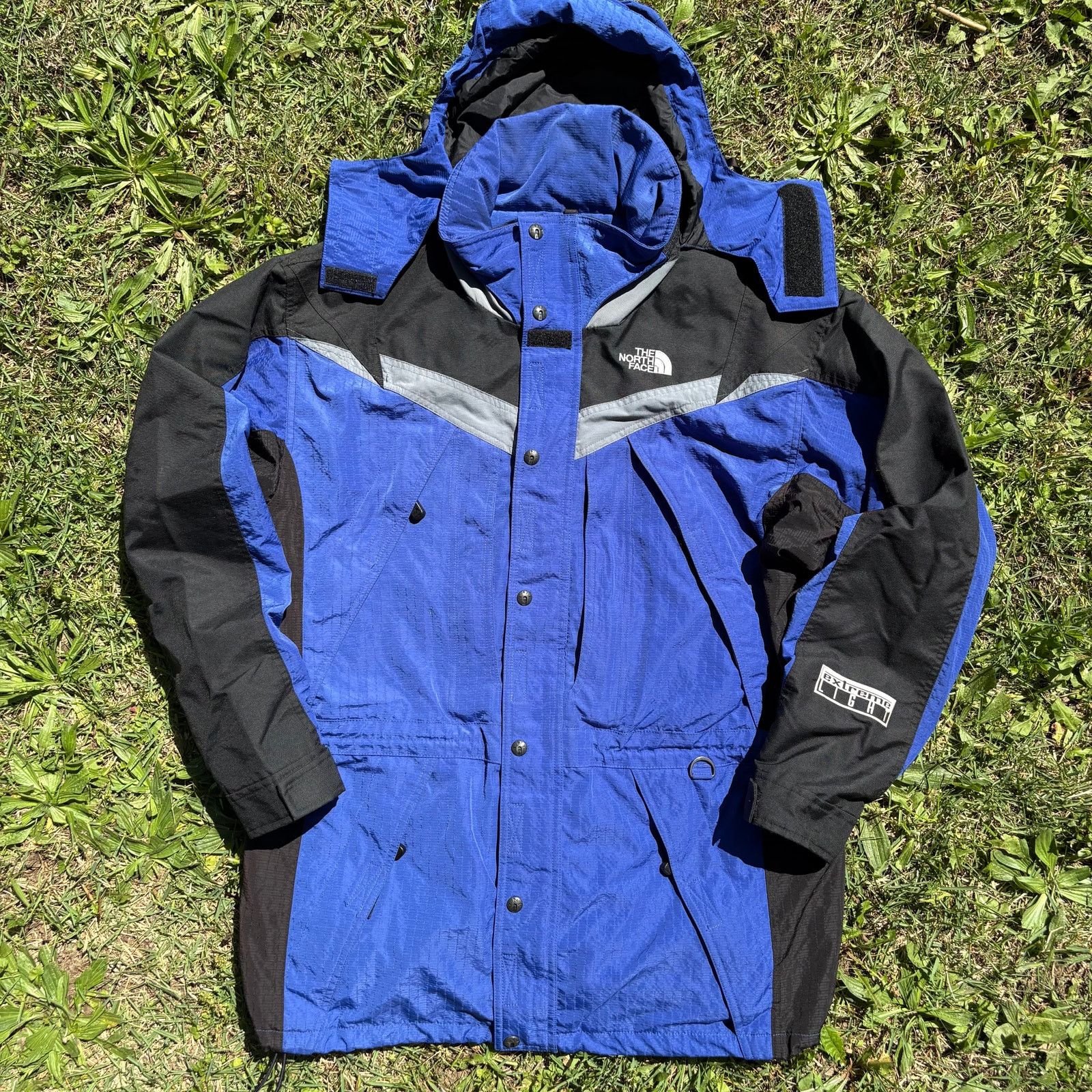 The North Face × Vintage Vintage 1990s The North Face Extreme Light Periwinkle Jacket Size US L / EU 52-54 / 3 - 1 Thumbnail