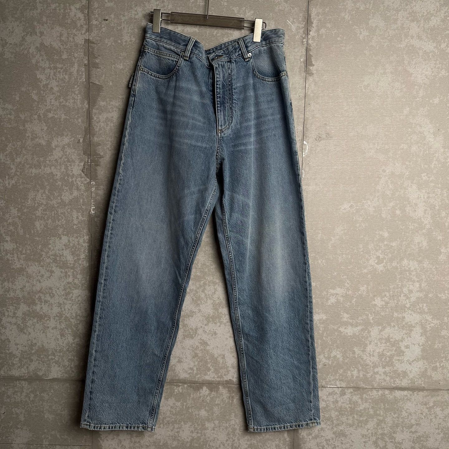 Bottega Veneta Bottega Veneta Wash Denim Jeans Size 26 Size US 26 / EU 42 - 1 Thumbnail