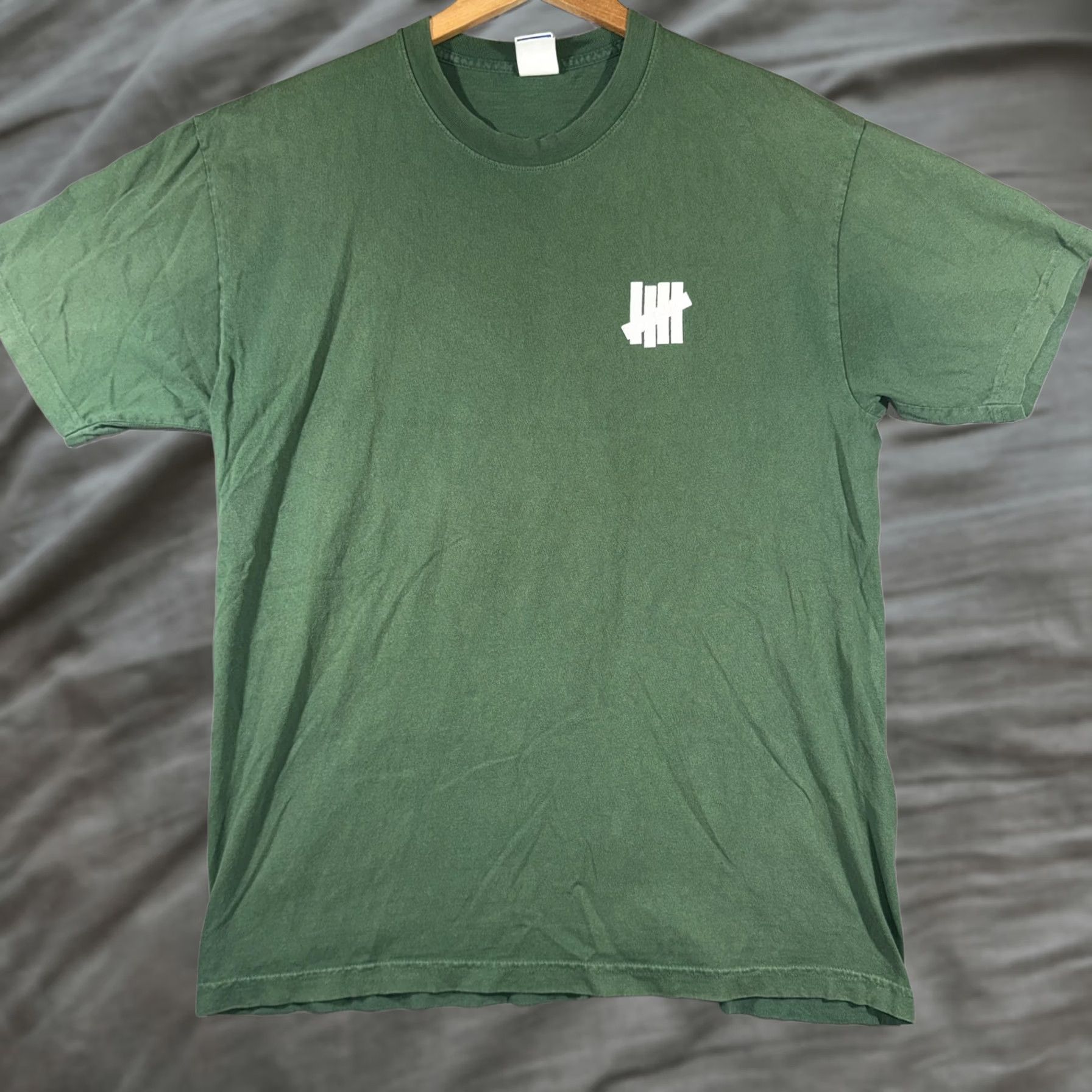 Undefeated Undefeated Shirt Mens Large Green Play Dirty Bear Crewneck Short Sleeve Tee Size US L / EU 52-54 / 3 - 1 Thumbnail