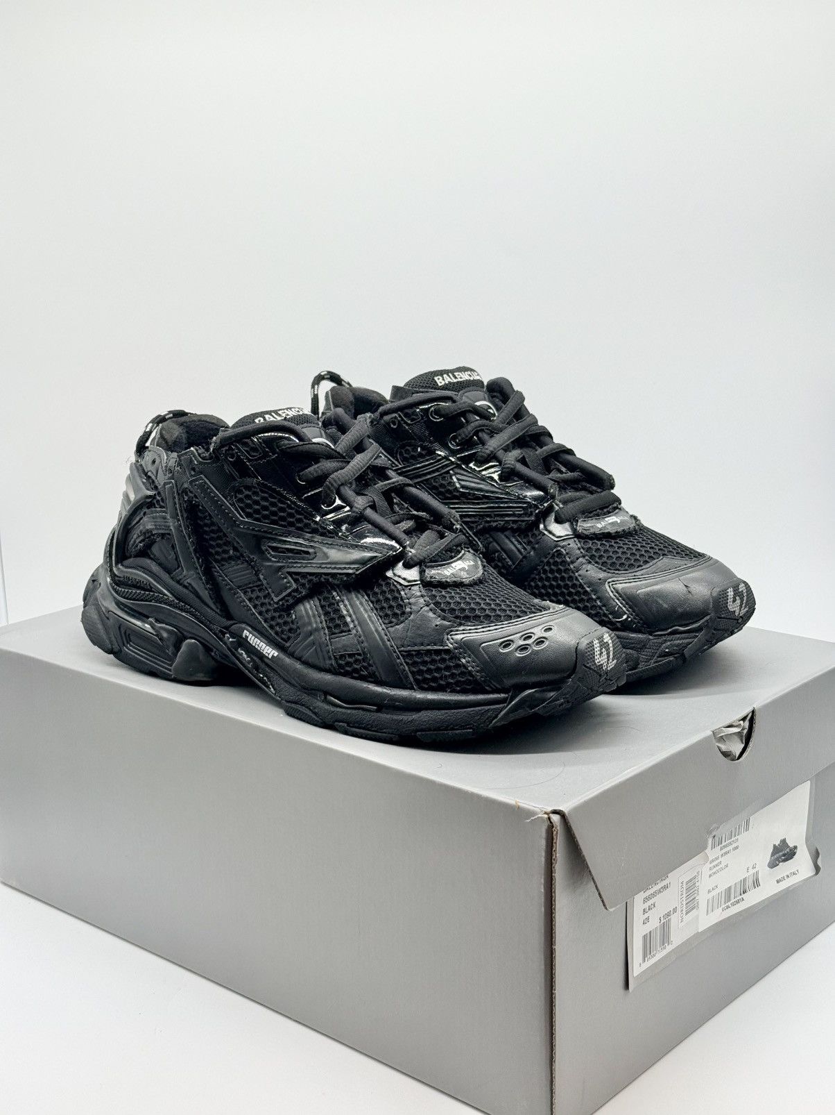 Balenciaga Size 9 - Balenciaga Runner Sneaker Black Size US 9 / EU 42 - 1 Thumbnail
