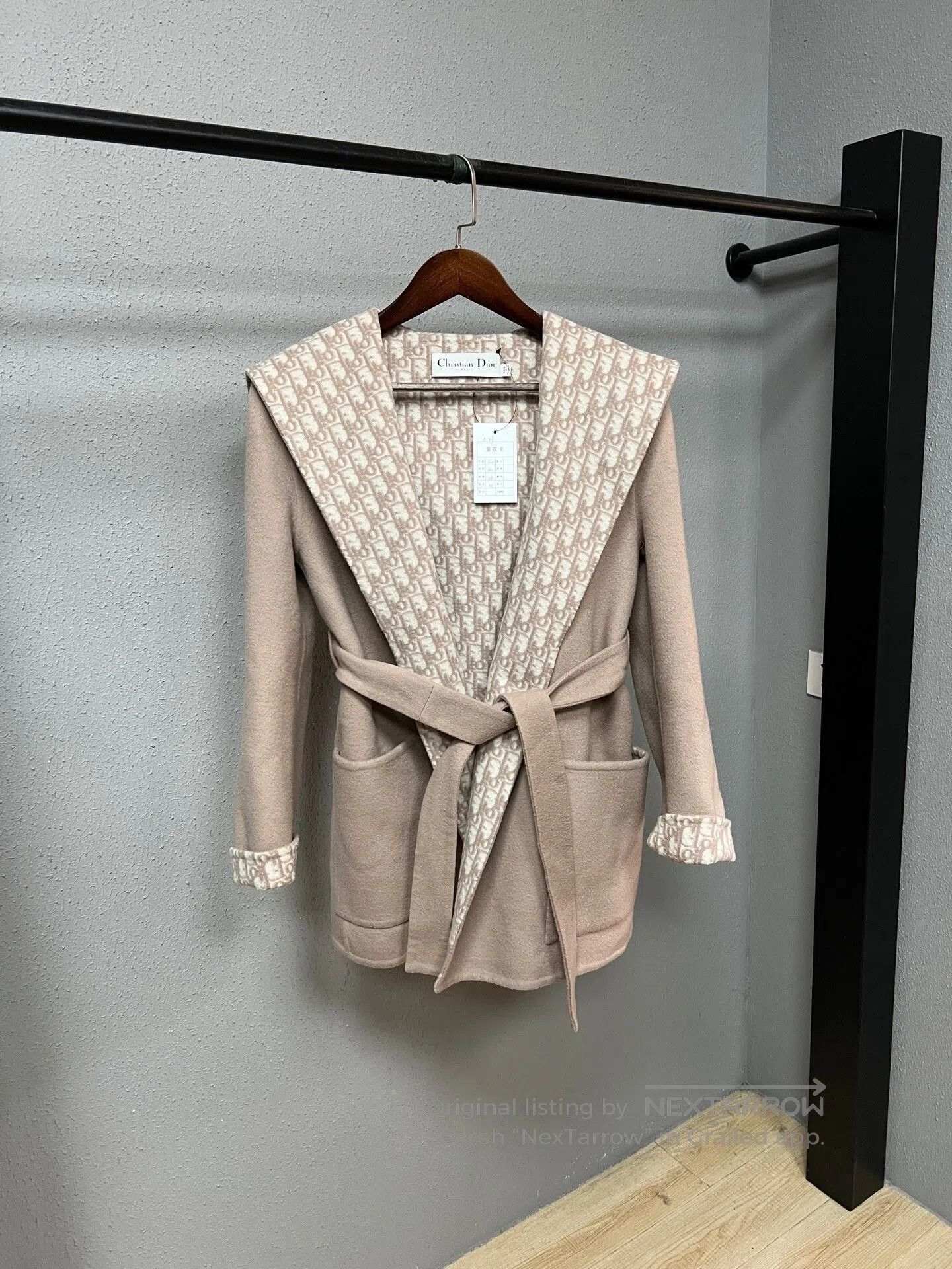 Dior pink wool coat with printed lining. Size M / US 6-8 / IT 42-44 - 1 Thumbnail