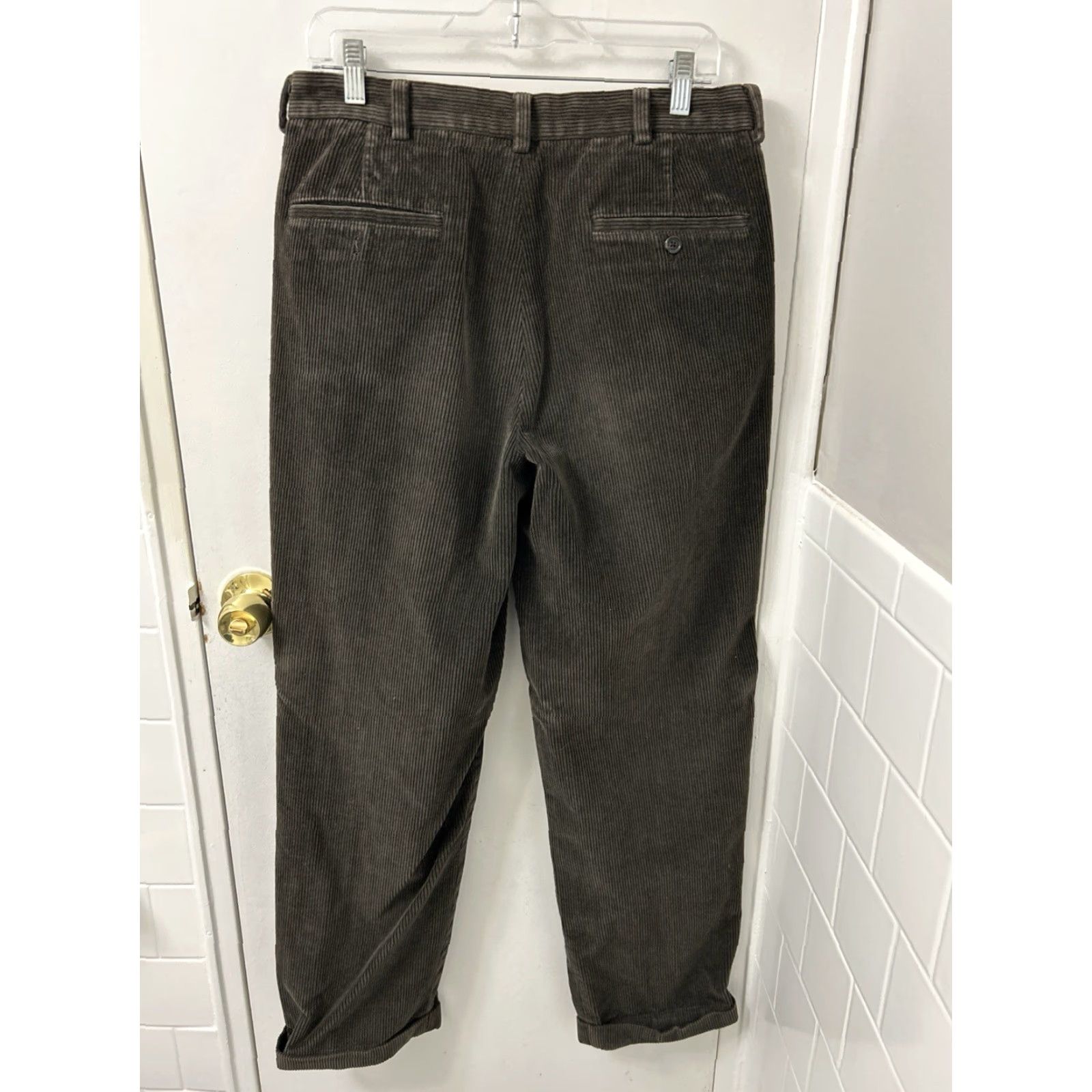 Brooks Brothers Brooks Brothers 346 Corduroy Pants Mens 34x32 Brown Pleated Trousers Front Pockets Classic Fit Vintage: No Regular Inseam 32" Style: Dress Pants Size US 34 / EU 50 - 6 Thumbnail