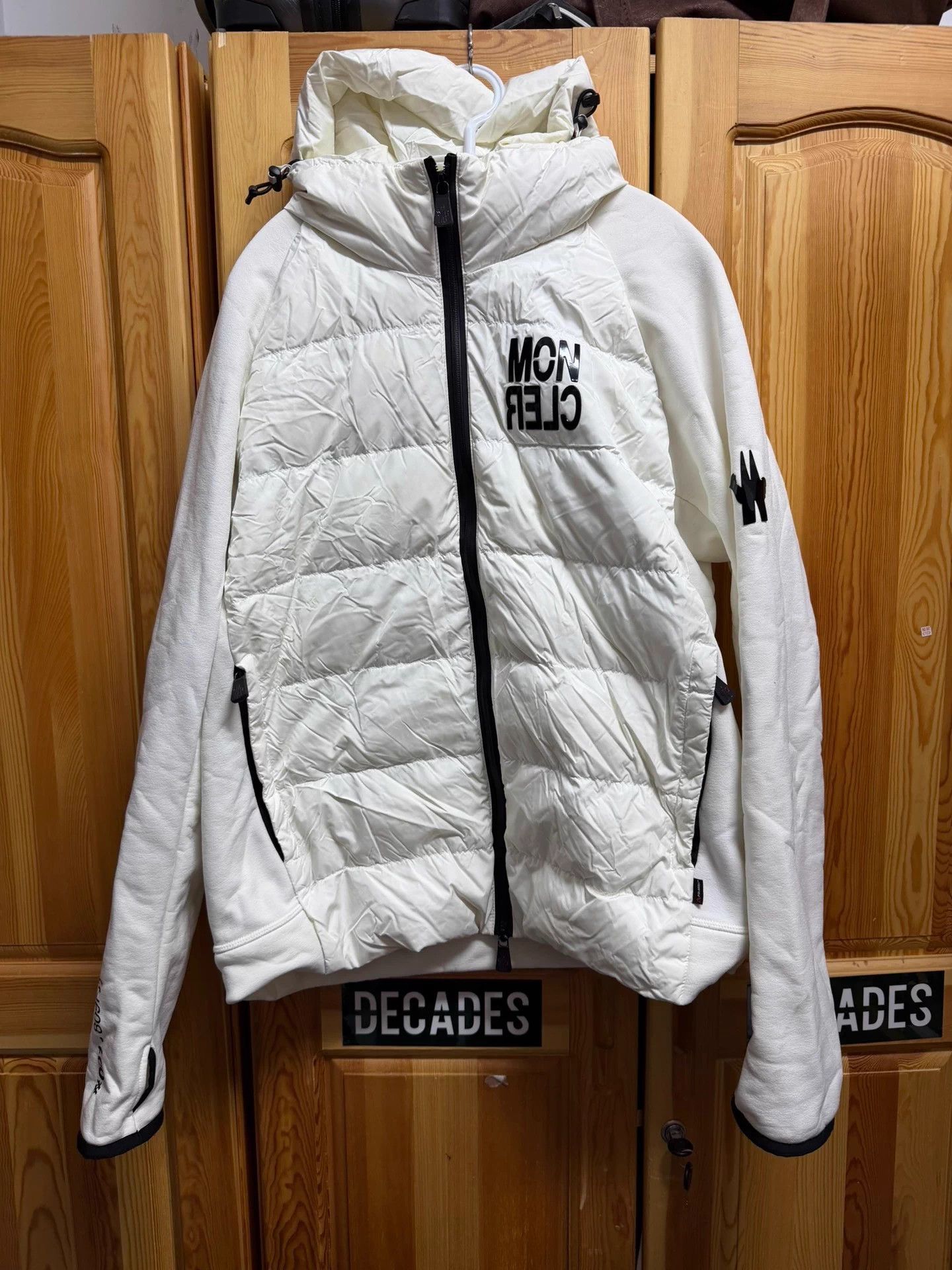 Moncler Moncler white logo colorblocked hooded puffer jacket XXL Size US XXL / EU 58 / 5 - 1 Thumbnail