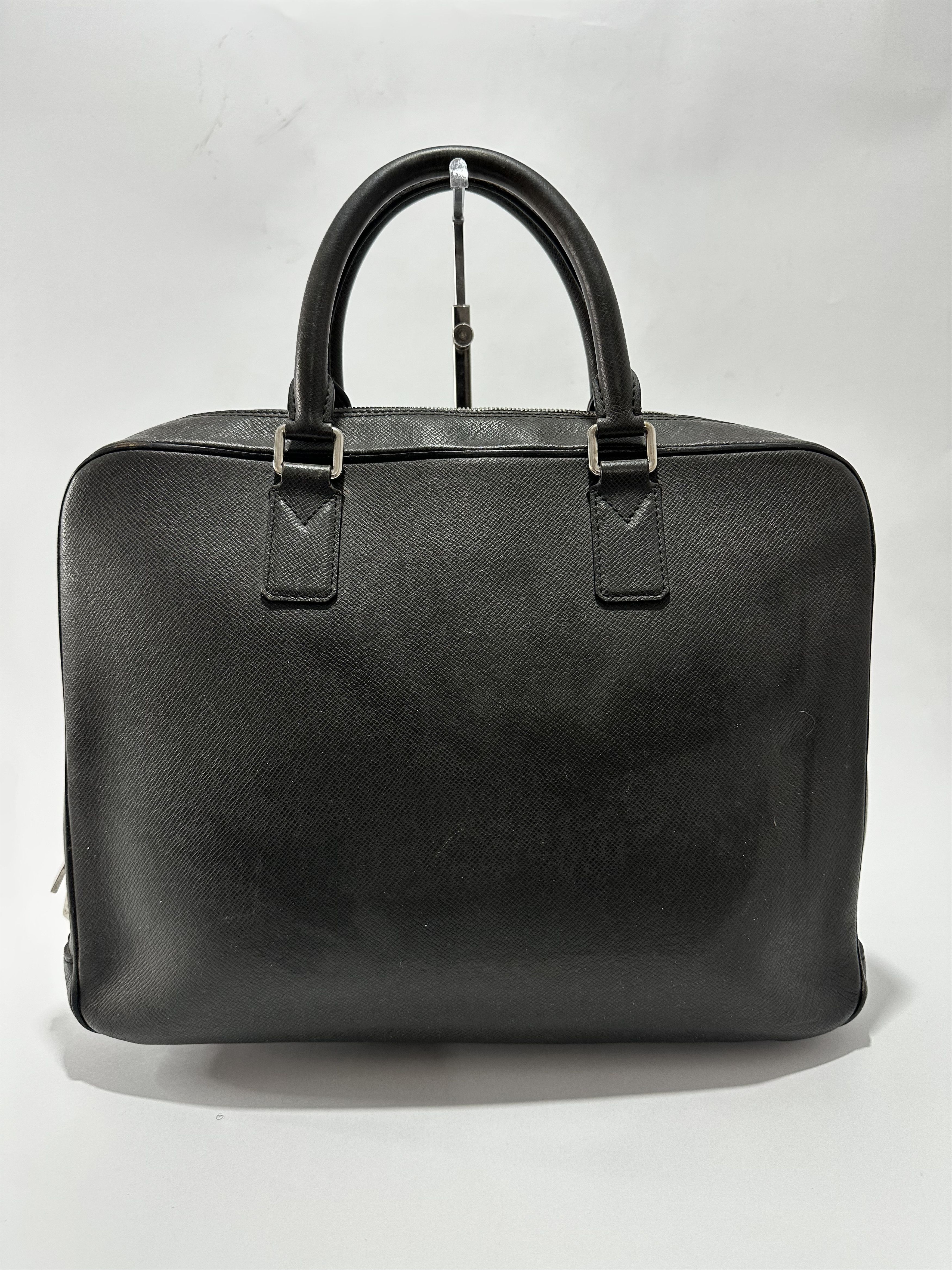 Louis Vuitton Louis Vuitton Black Taiga Leather Neo Igor Briefcase Size ONE SIZE - 1 Thumbnail