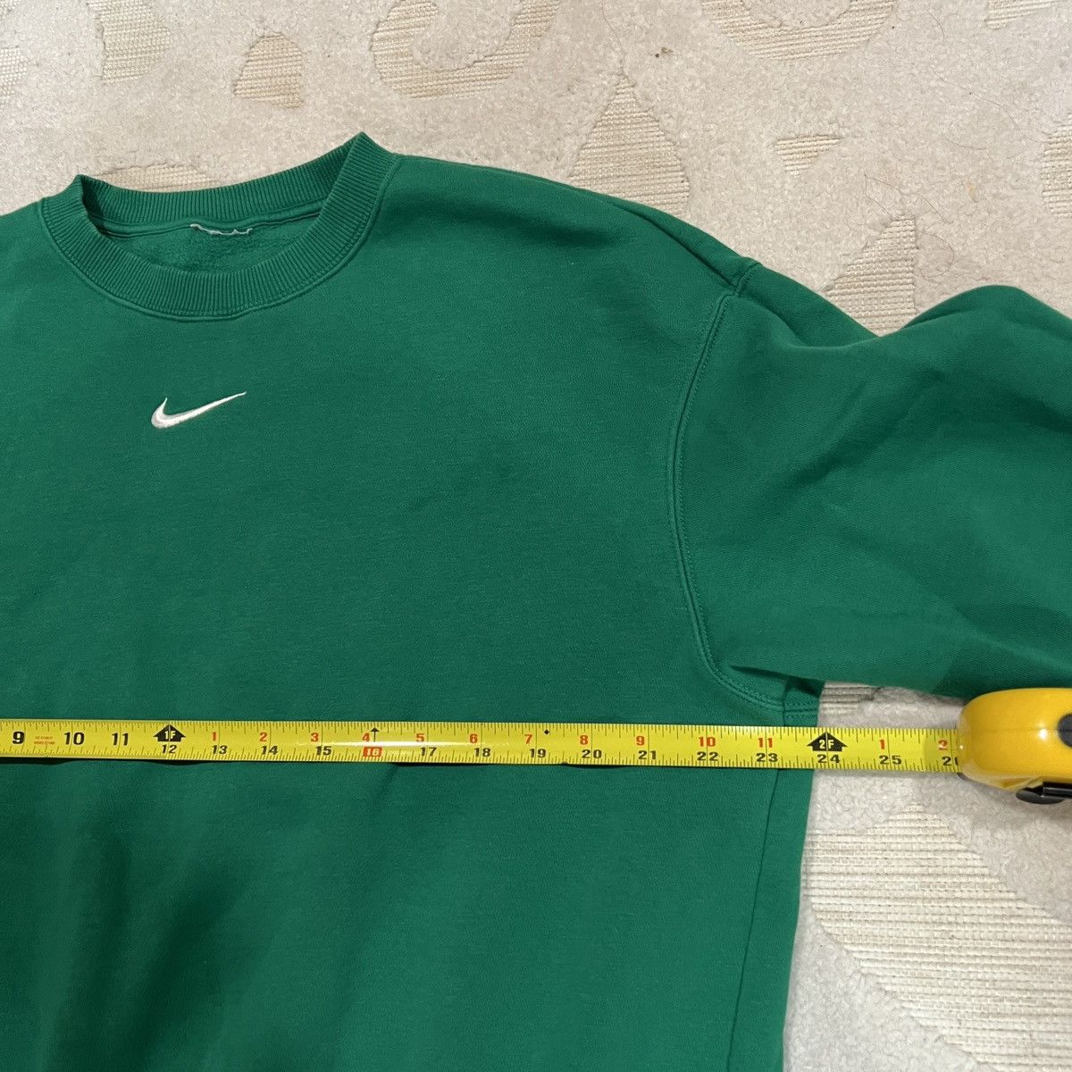 Nike Vintage Nike Green Crew Neck Center Swoosh Size US M / EU 48-50 / 2 - 7 Thumbnail
