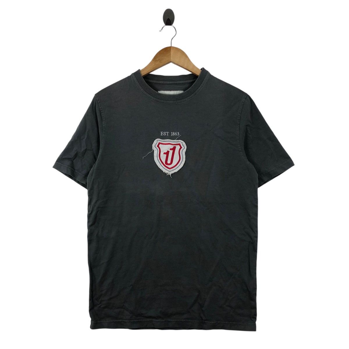 Vintage Vintage UNDICI Italia T Shirt Center Logo Size L Size US L / EU 52-54 / 3 - 1 Thumbnail