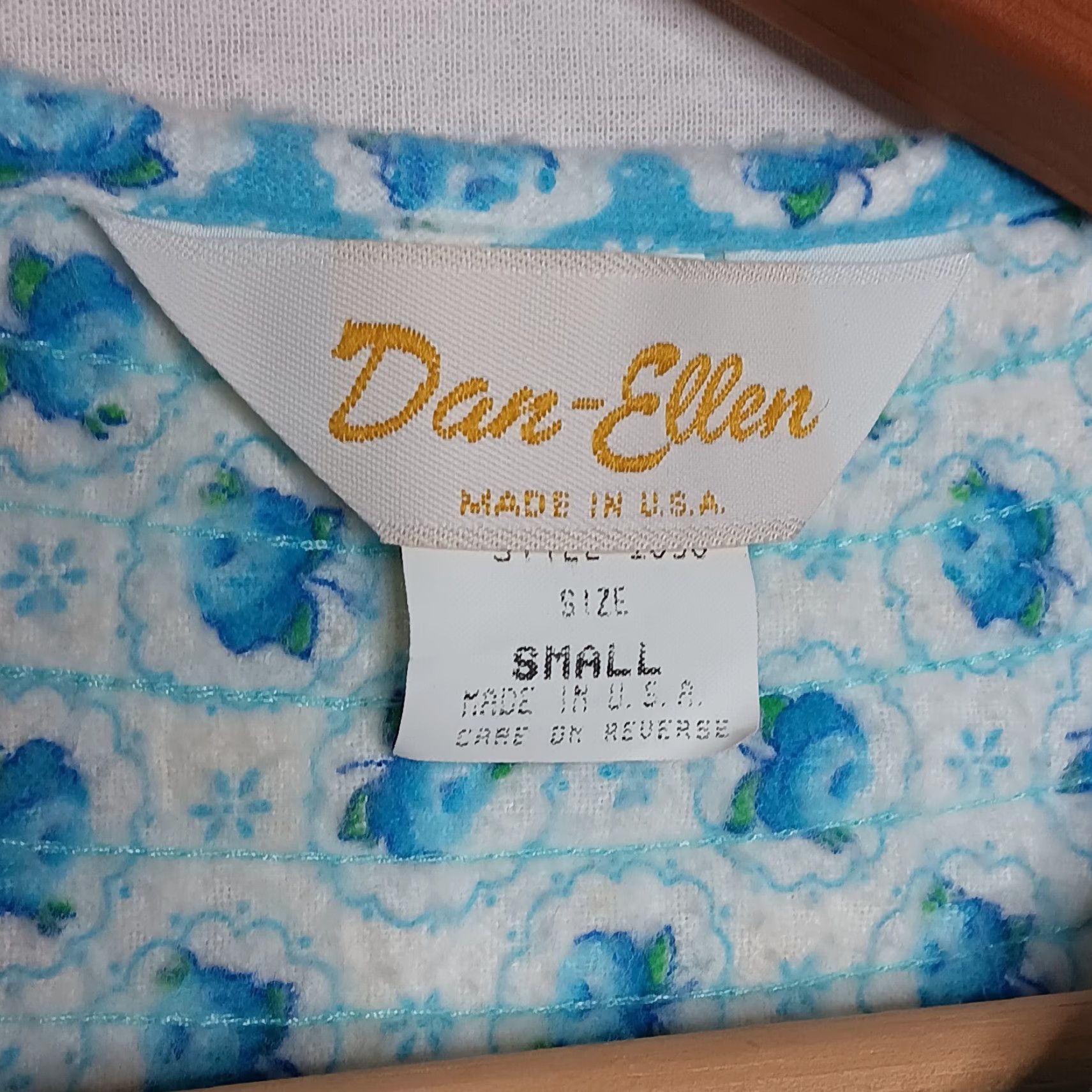 Vintage VINTAGE Dan-Ellen Gown Women's Small Blue Floral Flannel Snap Front Grannycore USA Made 39" Long Size ONE SIZE - 7 Thumbnail