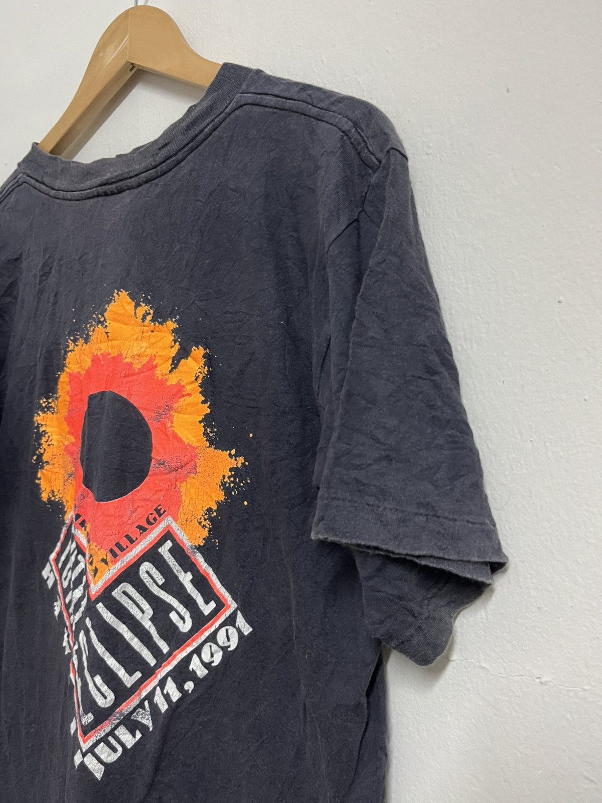 Vintage 💥True Vintage 1991 Total Eclipse Hawaii Tourists Tee Size US L / EU 52-54 / 3 - 3 Thumbnail
