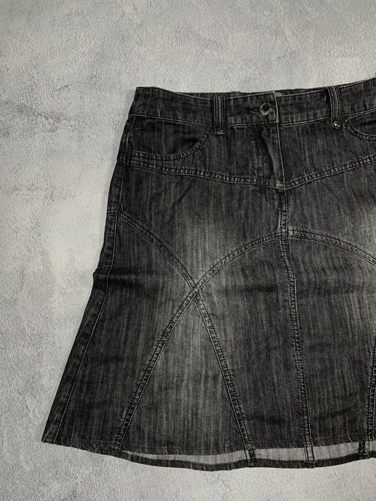 Vintage Vintage Y2K Denim midi skirt faded streetwear style size 33 Size 32" / US 10 / IT 46 - 2 Thumbnail