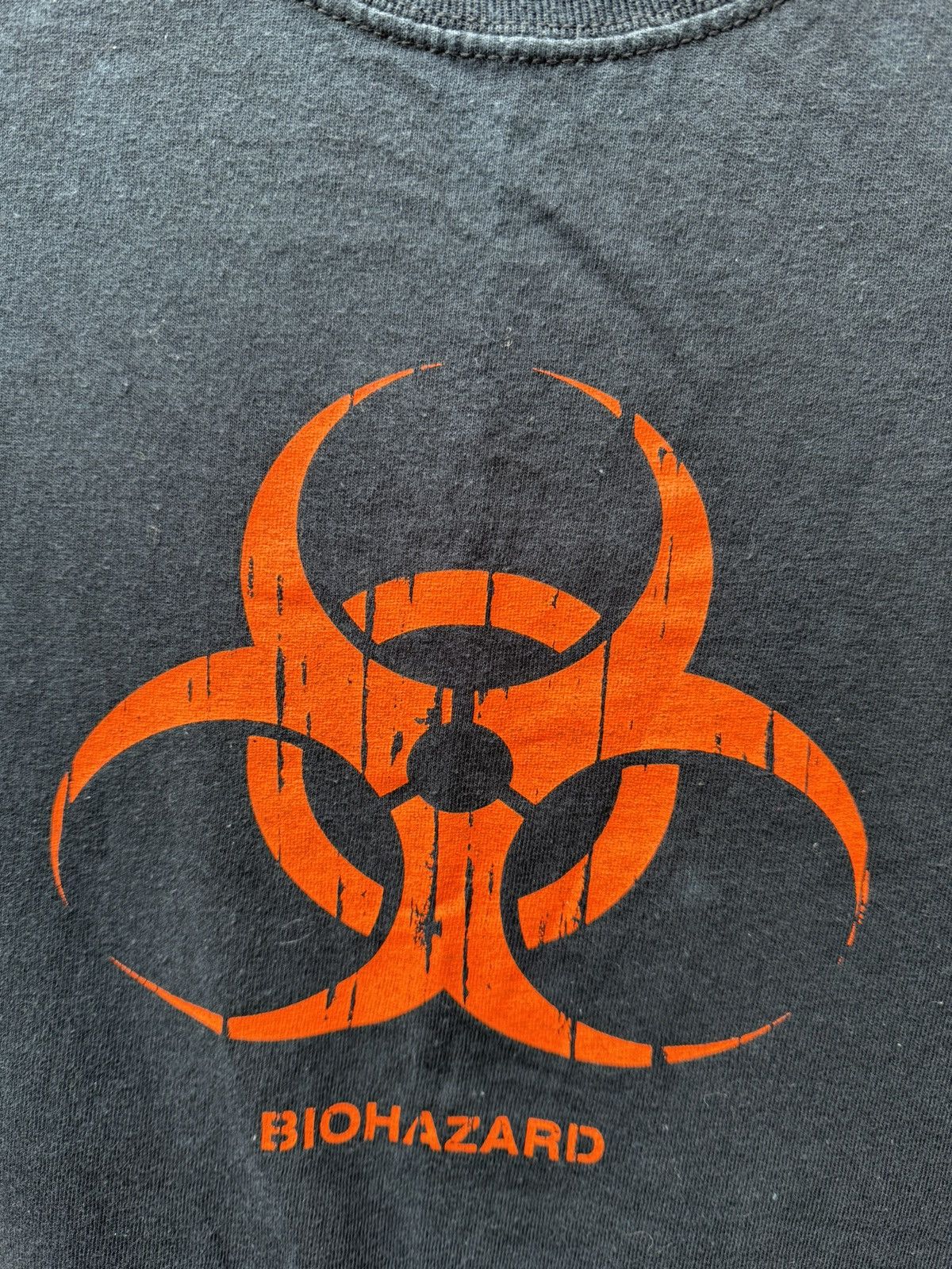 Band Tees × Vintage Vintage 2000s Biohazard Washed T Shirt Y2K Size US M / EU 48-50 / 2 - 8 Thumbnail