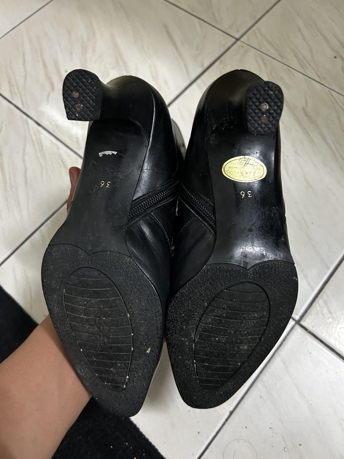 Yves Saint Laurent Yves Saint Laurent black ankle boots Size US 6 / IT 36 - 5 Thumbnail