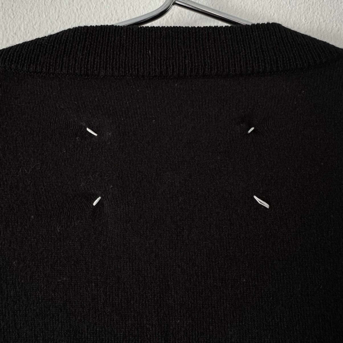Maison Margiela AW2015 Maison Margiela V-Neck Pullover Elbow Patch Knit Size US L / EU 52-54 / 3 - 7 Thumbnail